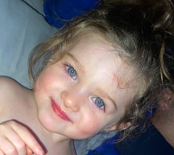 Lydia is registered to the contest to win money with this photo: blue, cheek, chin, ear, eye, eyebrow, eyelash, face, forehead, hair, hand, head, human_body, jaw, joy, lip, mouth, neck, nose, person