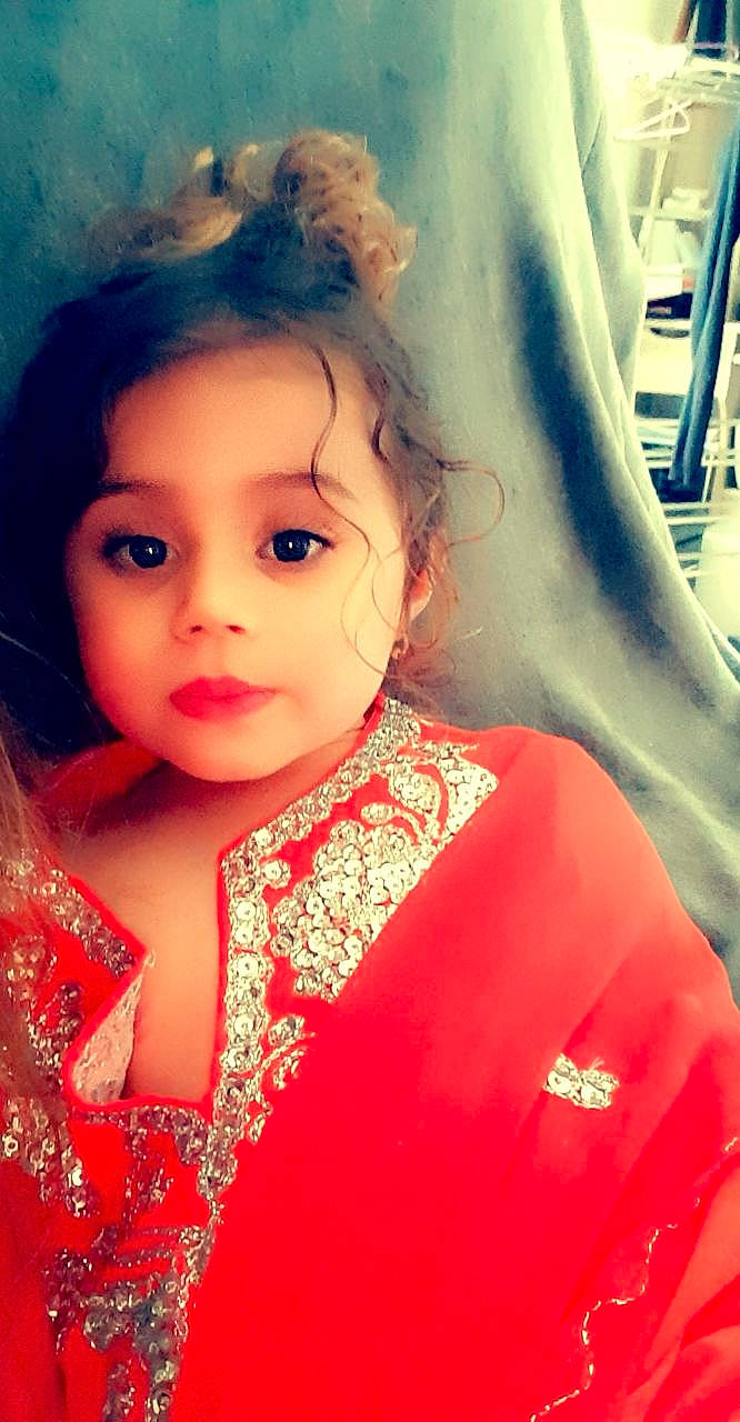 Lyna a rejoint le concours — aidez-le/la à gagner de superbes lots ! black_hair, cheek, dress, event, eyebrow, eyelash, fashion_design, flash_photography, hair, happy, human_body, iris, lip, long_hair, makeover, neck, nose, person, skin, smile