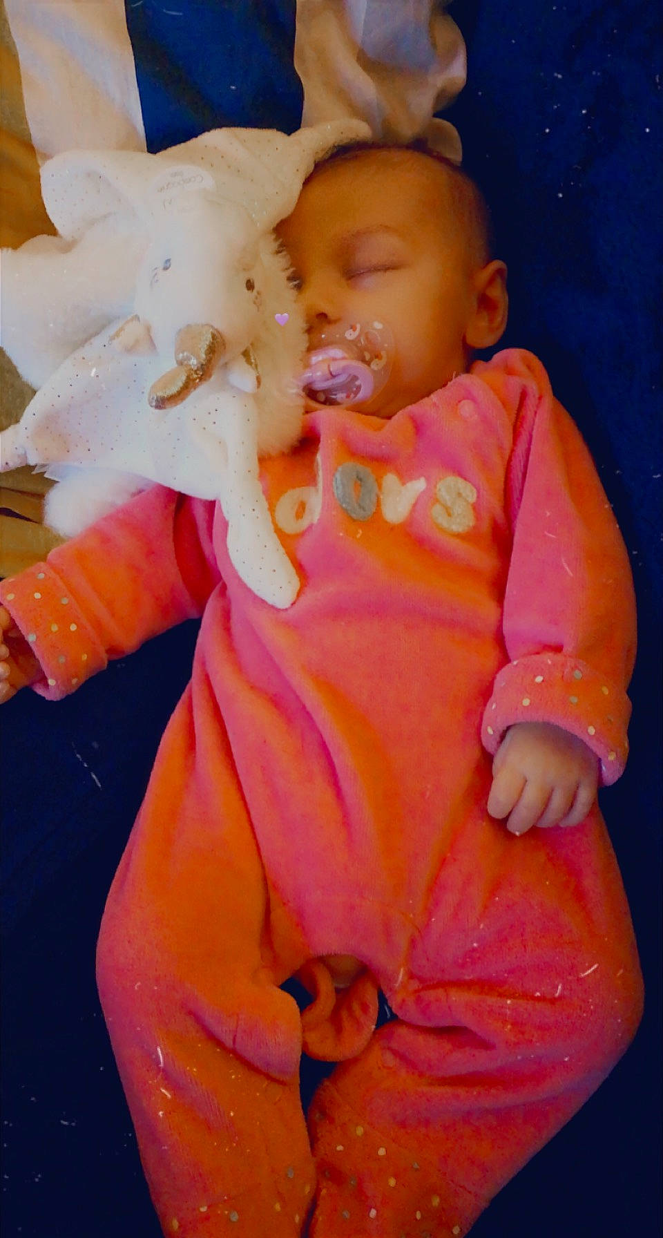 Luna participe au concours pour gagner de l'argent avec cette photo : baby, baby_grabbing_for_something, baby_products, baby_toddler_clothing, baby_toys, child, joint, organ, person, plush, product, stuffed_toy, toddler, toy