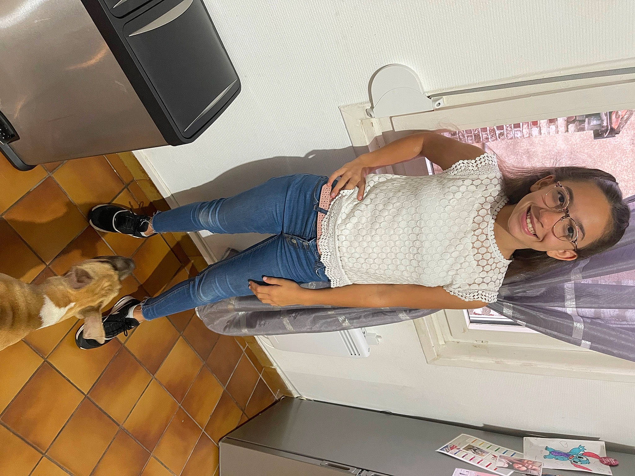 éléna a rejoint le concours — aidez-le/la à gagner de superbes lots ! audio_equipment, automotive_design, bed, bedding, comfort, elbow, flooring, health_care, hospital, human_leg, joint, joy, knee, lamp, linens, machine, medical_equipment, person, room, service