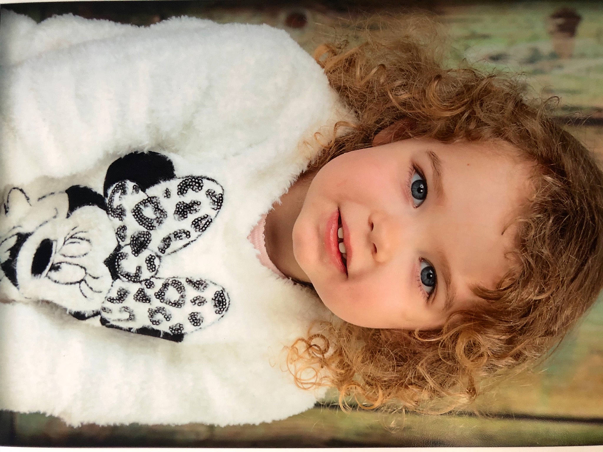 Léana participe au concours pour gagner de l'argent avec cette photo : brown_hair, cap, child, eyebrow, eyelash, face, fashion_accessory, flash_photography, fur, happy, joy, linens, lip, nose, pattern, person, picture_frame, portrait_photography, smile, toddler