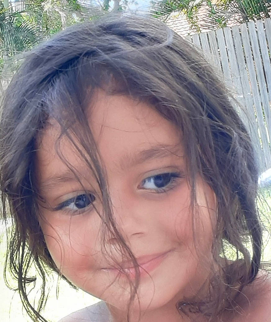 Leedel is registered to the contest to win money with this photo: black_hair, cheek, eyelash, forehead, grass, hair, happy, iris, jaw, joy, layered_hair, lip, long_hair, neck, nose, organ, people_in_nature, person, photograph, skin