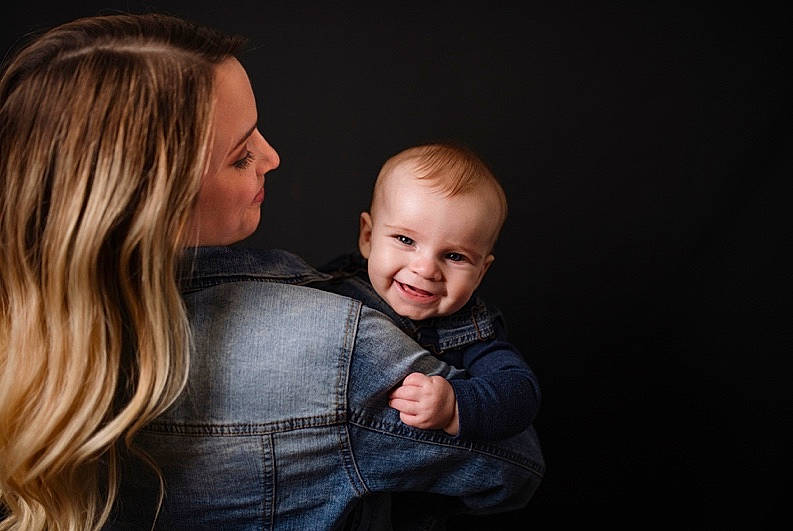 Kannon is registered to the contest to win money with this photo: baby, blond, cheek, child, face, flash_photography, fun, hair, hairstyle, human, interaction, joy, long_hair, mother, people, person, photography, portrait, portrait_photography, skin