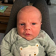 Louys a rejoint le concours — aidez-le/la à gagner de superbes lots ! baby, bear_patch, child, clothing, comfort, cozy, cute, expression, eyes, face, hands, head, indoors, infant, lap, legs, long_sleeves, person, sitting, skin