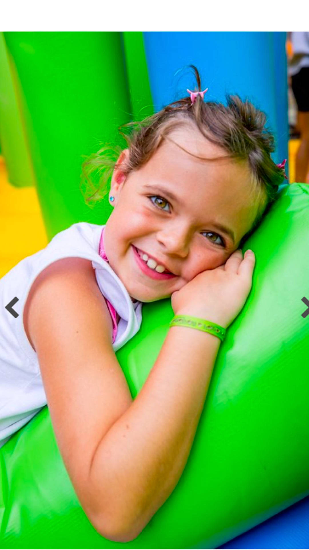 Elena participe au concours pour gagner de l'argent avec cette photo : beauty, boy, cheek, child, emotion, eye, face, facial_expression, fun, girl, grass, green, happiness, human_hair_color, joy, mouth, person, sitting, skin, smile
