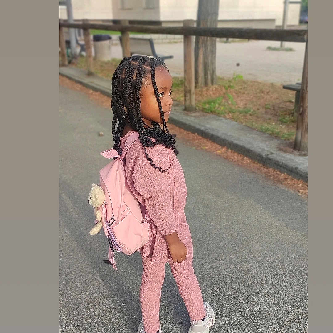 Kyana Samerys participe au concours pour gagner de l'argent avec cette photo : accessories, backpack, bag, blackhair, braid, child, clothing, face, female, girl, hair, head, jewelry, necklace, pedestrian, person, sitting, sleeve, standing, walking
