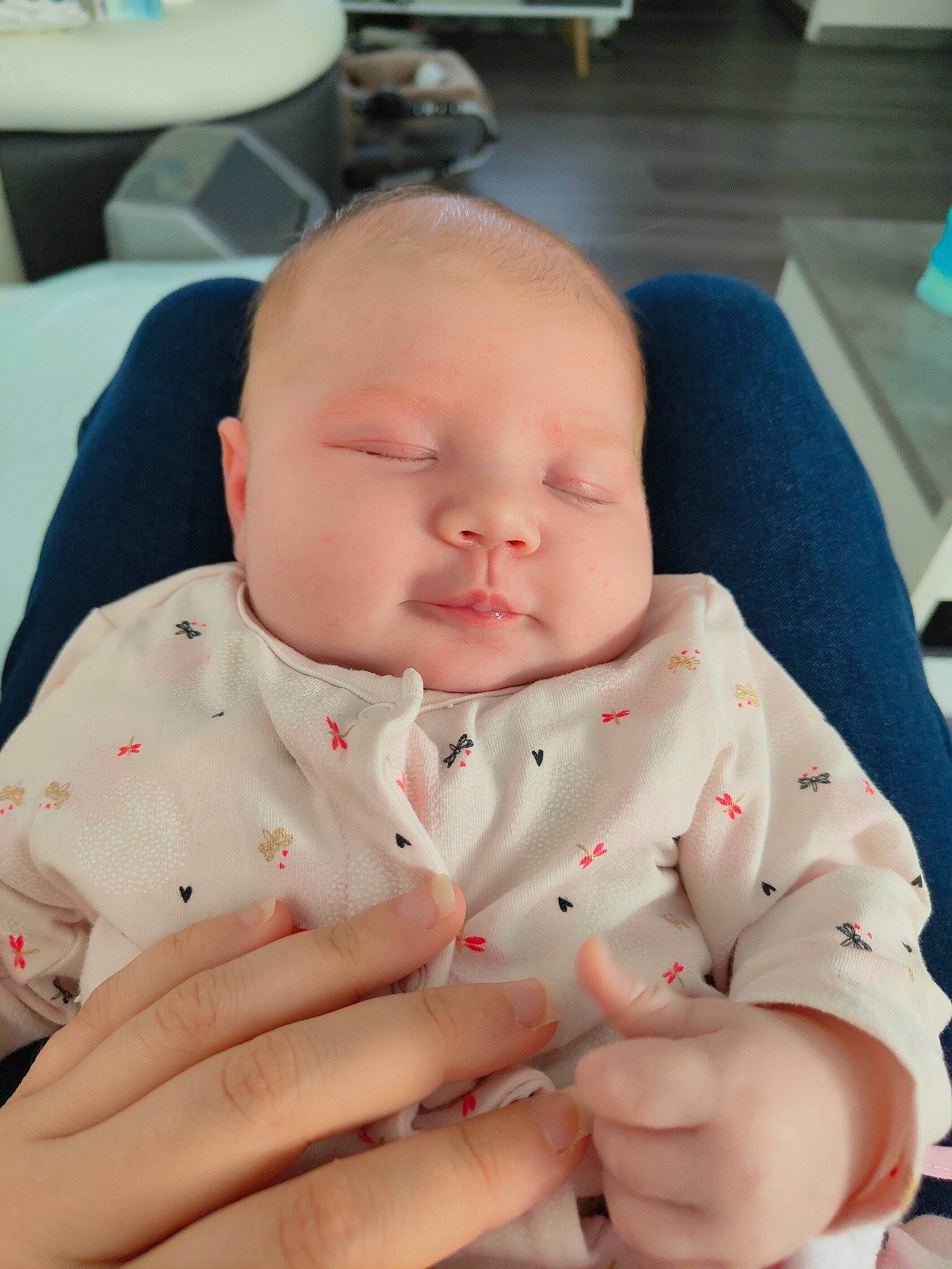 Lindsay participe au concours pour gagner de l'argent avec cette photo : baby, baby_products, baby_toddler_clothing, chair, cheek, child, collar, comfort, finger, gesture, happy, linens, nail, nose, person, sitting, skin, sleeve, thumb, toddler
