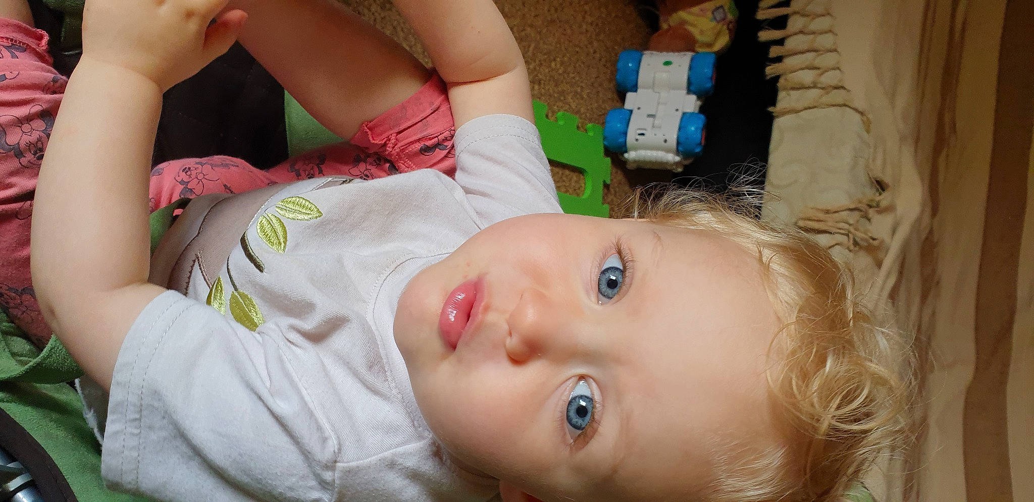 Nailla Allanic Cauvet a rejoint le concours — aidez-le/la à gagner de superbes lots ! abdomen, baby, cheek, chest, elbow, eyelash, fun, grass, happy, human_body, human_leg, joint, lip, mouth, neck, nose, person, skin, thigh, toddler