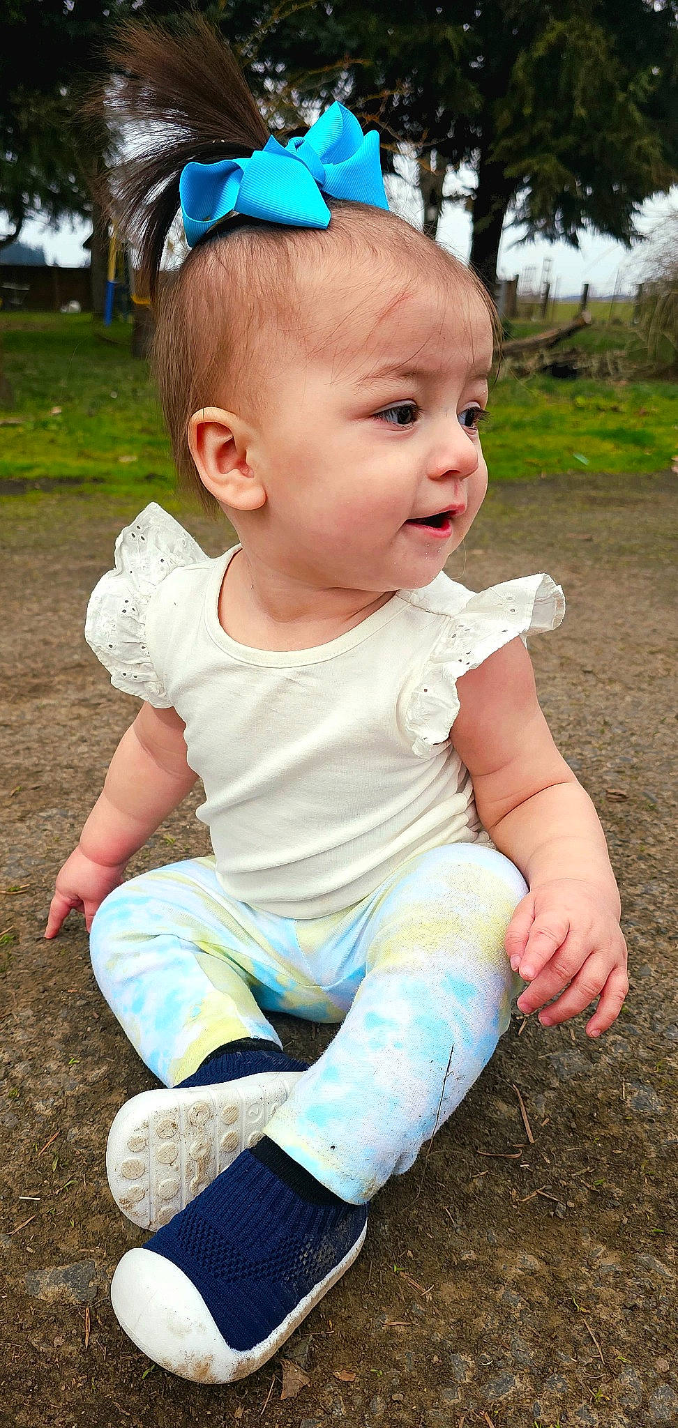 Reina is registered to the contest to win money with this photo: baby, baby_toddler_clothing, blue, cheek, child, electric_blue, face, fashion_accessory, fun, grass, happy, headband, headpiece, person, pink, plant, skin, sleeve, t_shirt, toddler