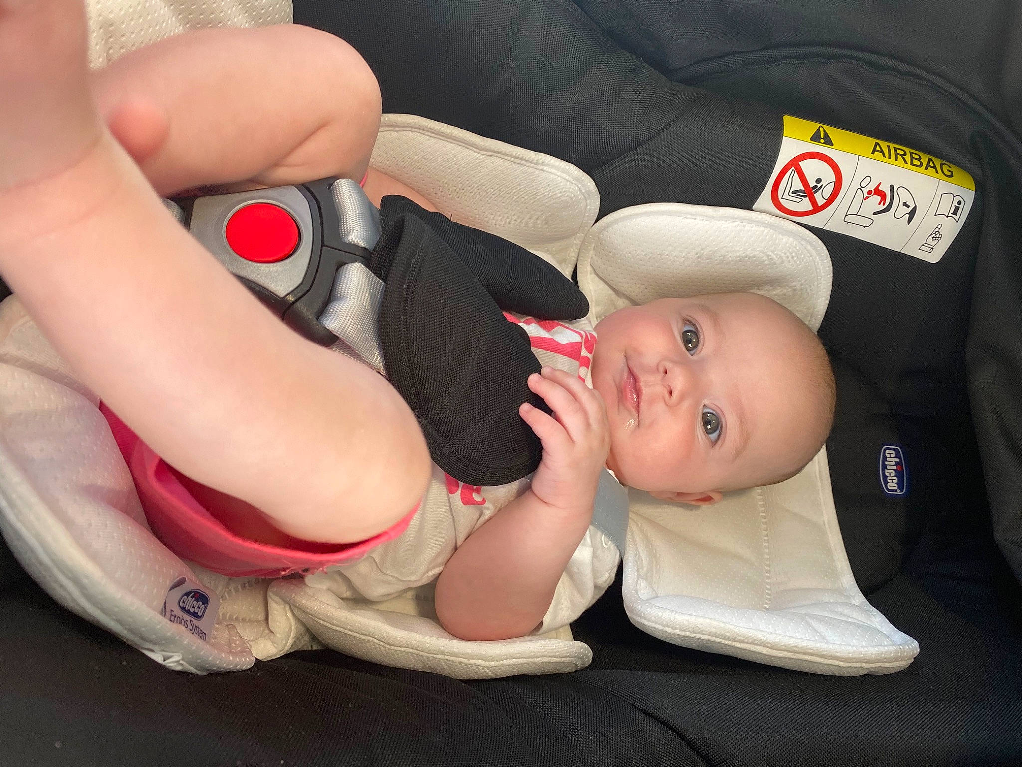 Nina participe au concours pour gagner de l'argent avec cette photo : auto_part, baby, baby_toddler_clothing, chest, comfort, elbow, finger, foot, hat, human_body, human_leg, joint, knee, leg, nail, person, personal_protective_equipment, sitting, thigh, thumb