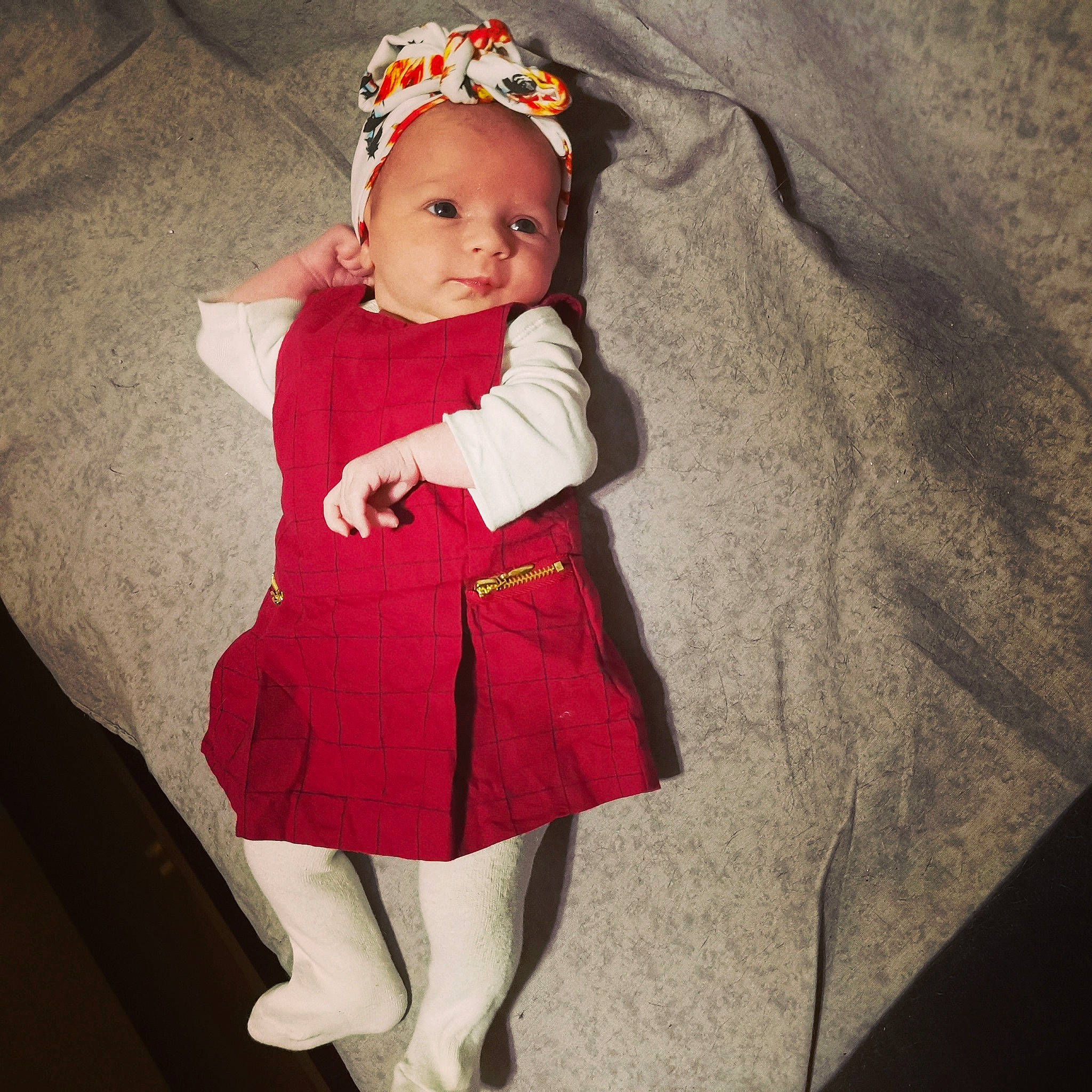 Maëlya participe au concours pour gagner de l'argent avec cette photo : baby, baby_toddler_clothing, child, clothing, costume, hair_accessory, headgear, lip, pattern, person, pink, red, sleeve, smile, standing, toddler