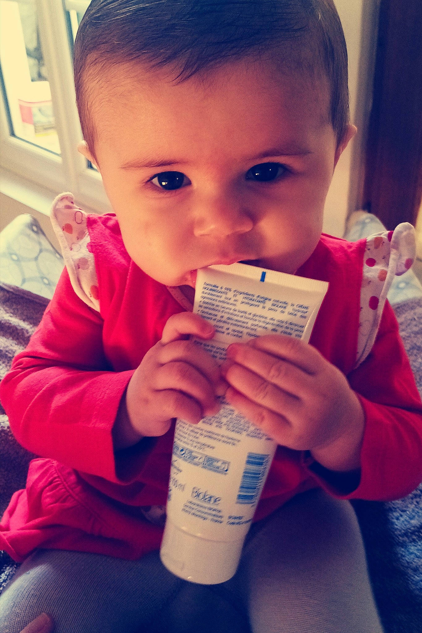 Nayla a rejoint le concours — aidez-le/la à gagner de superbes lots ! baby, child, face, forehead, happy, person, reading, skin, smile, toddler