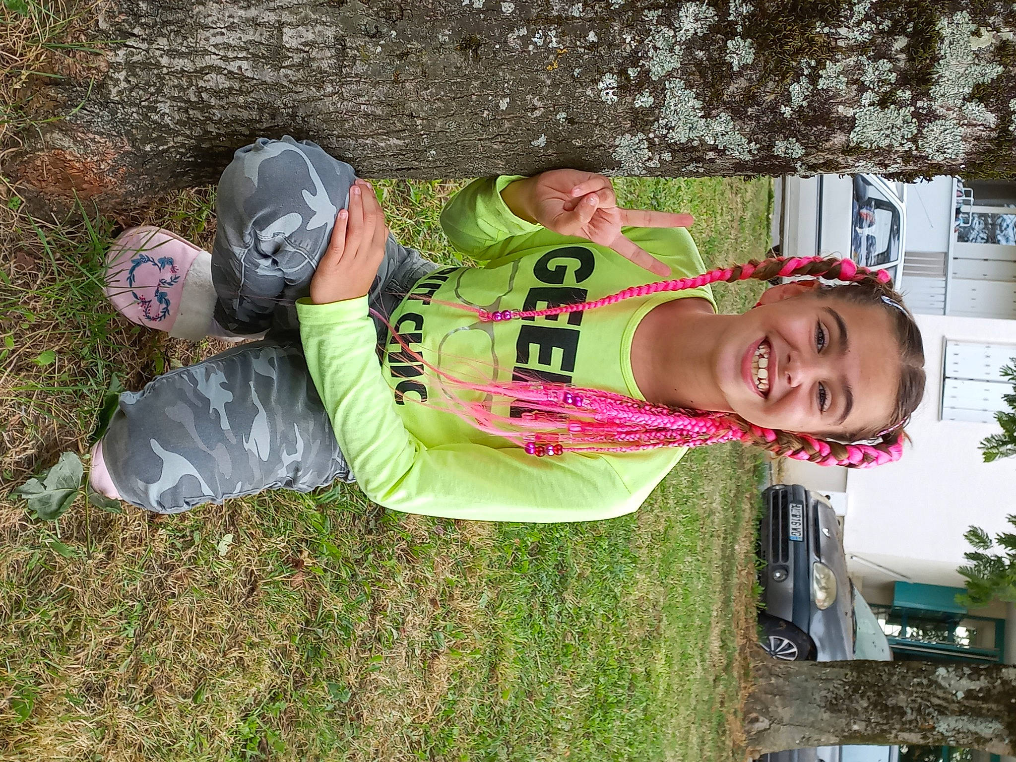 Maëva a rejoint le concours — aidez-le/la à gagner de superbes lots ! child, fun, grass, happy, hat, joy, leisure, person, personal_protective_equipment, plant, recreation, smile, soil, t_shirt, toddler, tree