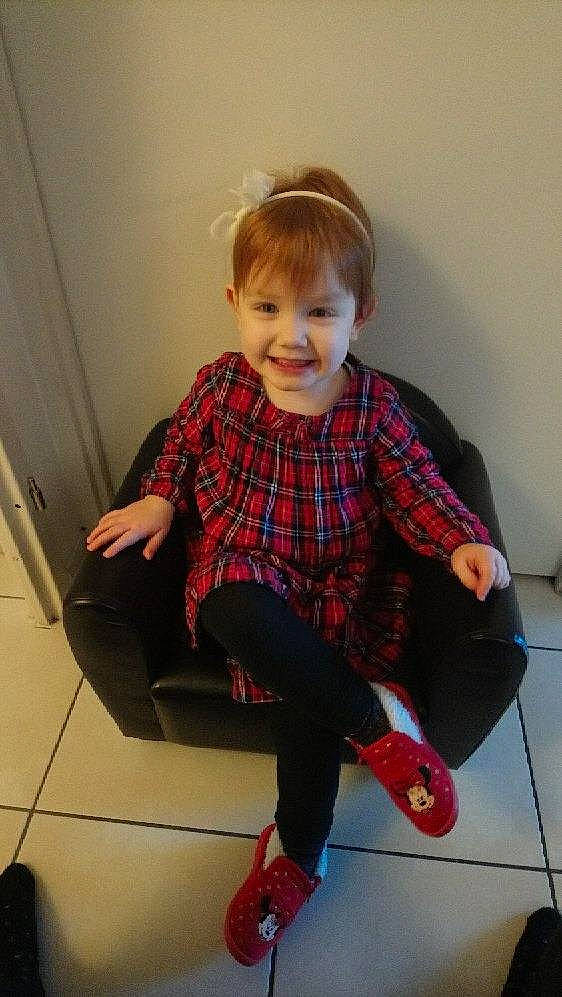 Ana participe au concours pour gagner de l'argent avec cette photo : baby, cheek, child, design, footwear, joy, leg, pattern, person, plaid, play, shoe, sitting, sleeve, standing, tartan, toddler