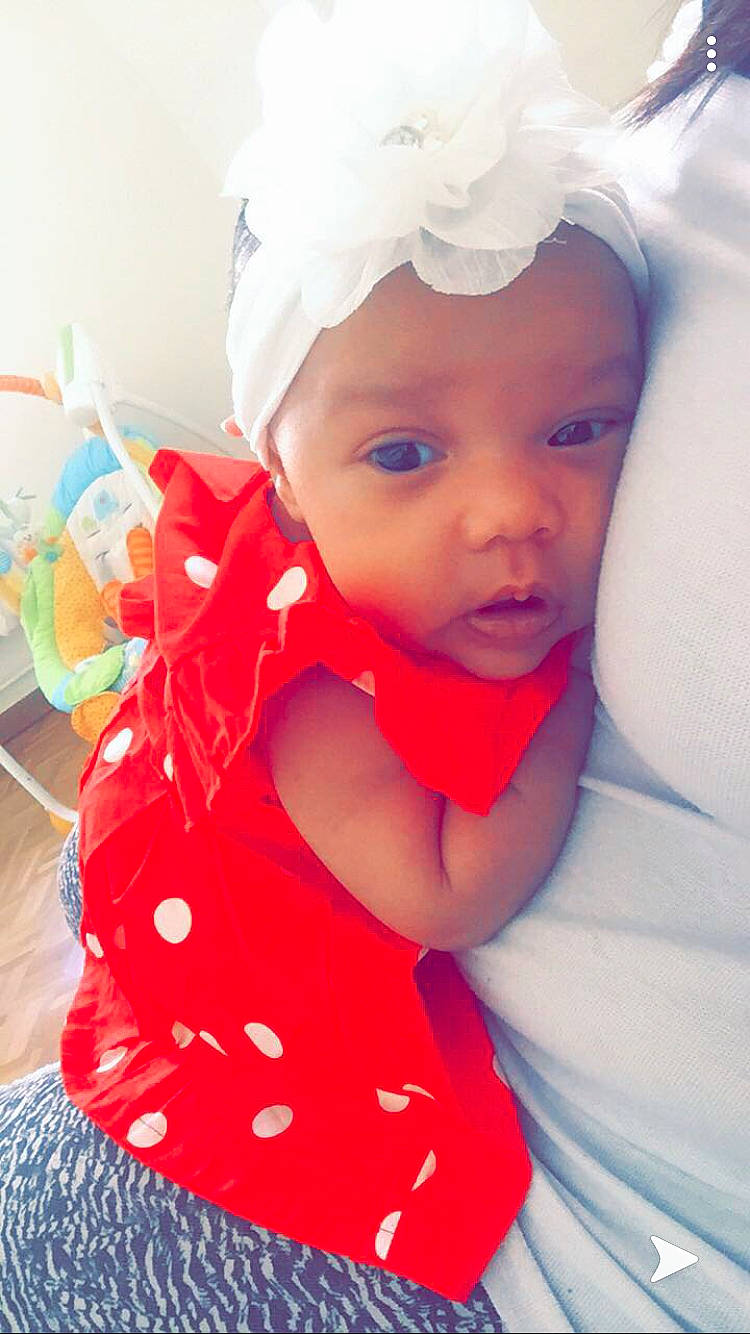 Kalïa a rejoint le concours — aidez-le/la à gagner de superbes lots ! baby, baby_toddler_clothing, cheek, child, face, hair_accessory, head, headband, headgear, lip, nose, person, red, skin, smile, toddler