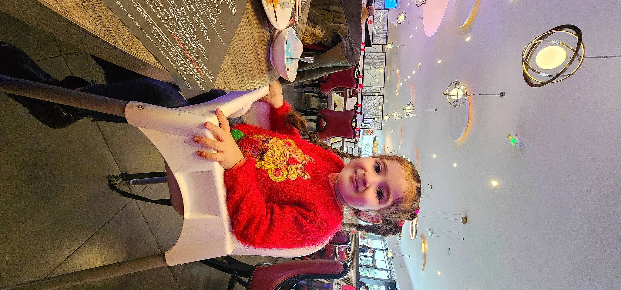 Eliana a rejoint le concours — aidez-le/la à gagner de superbes lots ! art, artist, child, engineering, event, eyewear, fashion_design, fun, graphic_design, happy, illustration, joy, leisure, person, room, space, t_shirt, toddler, visual_arts, world