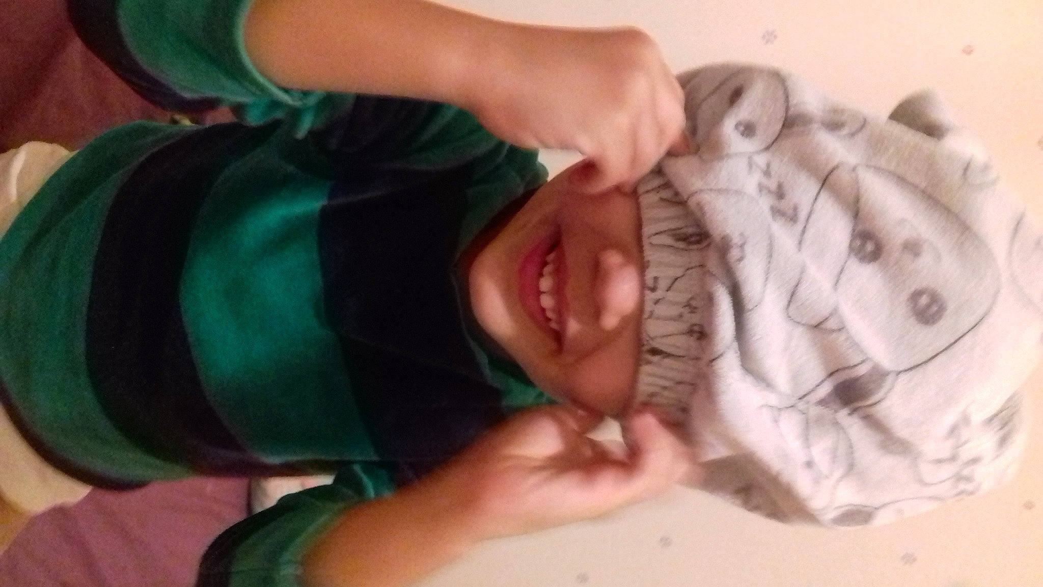 Nino a rejoint le concours — aidez-le/la à gagner de superbes lots ! baby, cheek, comfort, ear, eye, eyelash, finger, gesture, happy, headwear, human_body, jaw, joy, mouth, nail, neck, nose, person, skin, sleeve