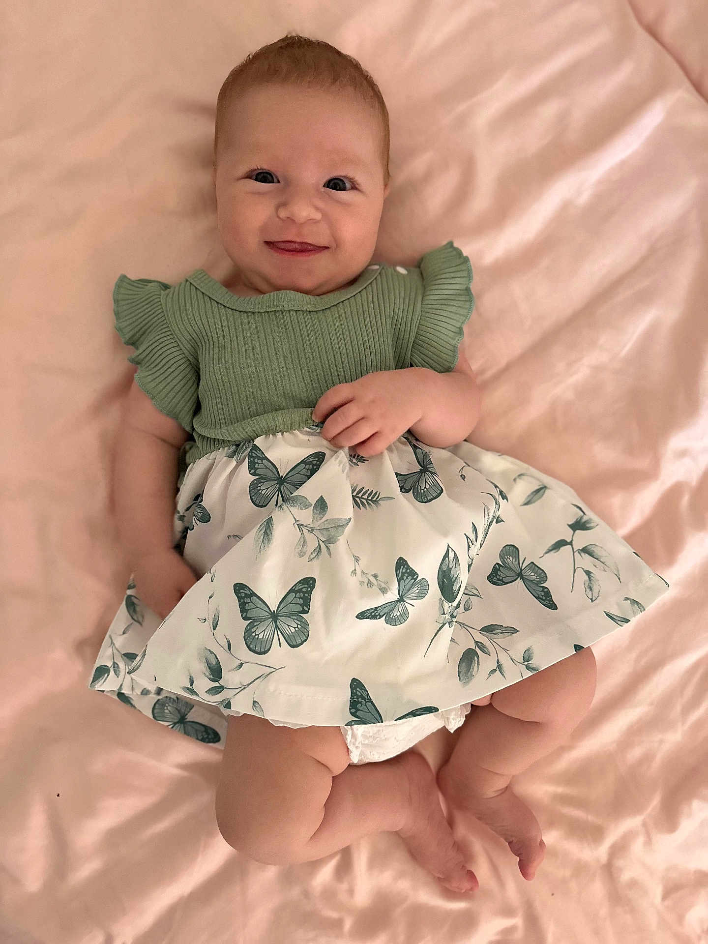 éléa a rejoint le concours — aidez-le/la à gagner de superbes lots ! baby, smiling, infant, dress, butterflies, green_top, blanket, cute, happy, lying_down, child, soft_texture, fabric, legs, hands, portrait, indoors, toddler, playful, young_child