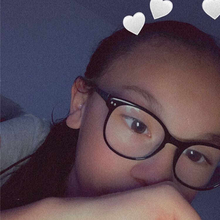 Kenza a rejoint le concours — aidez-le/la à gagner de superbes lots ! arm, chin, cloud, ear, eye, eyebrow, eyelash, eyewear, forehead, glasses, hair, hairstyle, head, lip, muscle, neck, nose, shoulder, smile, vision_care