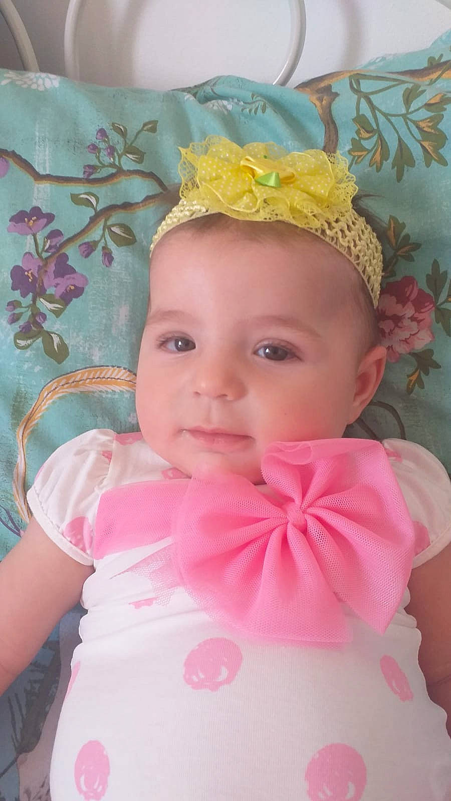 Aya participe au concours pour gagner de l'argent avec cette photo : baby, baby_toddler_clothing, beauty, cheek, child, costume_hat, hair_accessory, happy, headband, headgear, headpiece, iris, jewellery, magenta, party_supply, person, petal, pink, skin, textile