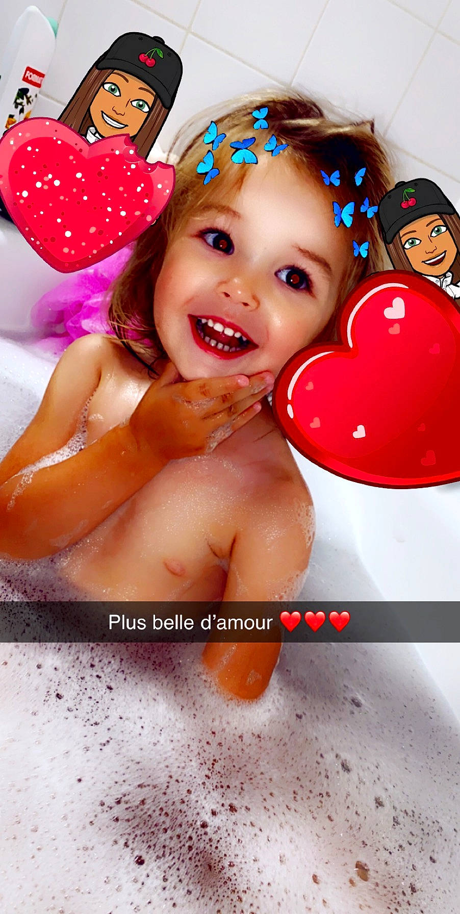 Summer a rejoint le concours — aidez-le/la à gagner de superbes lots ! bathing, child, facial_expression, fun, happy, heart, joy, person, smile, sweetness, toddler