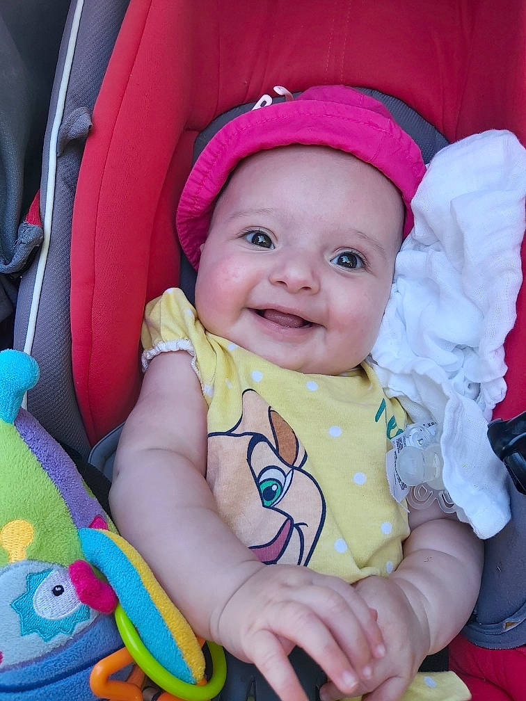 Emma participe au concours pour gagner de l'argent avec cette photo : baby, baby_toddler_clothing, cheek, eye, face, facial_expression, fun, happy, head, headwear, human, iris, joy, mouth, organ, person, photograph, pink, product, purple