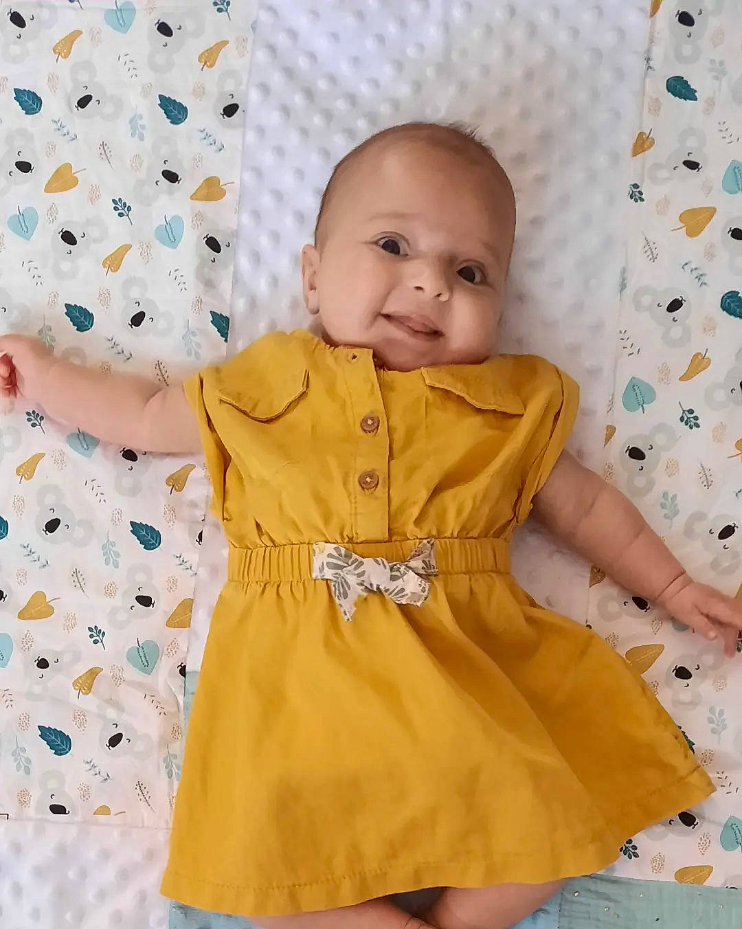 Emma a rejoint le concours — aidez-le/la à gagner de superbes lots ! baby, baby_toddler_clothing, child, day_dress, dress, face, fashion_design, fun, happy, head, linens, magenta, one_piece_garment, pattern, person, pink, skin, sleeve, t_shirt, textile