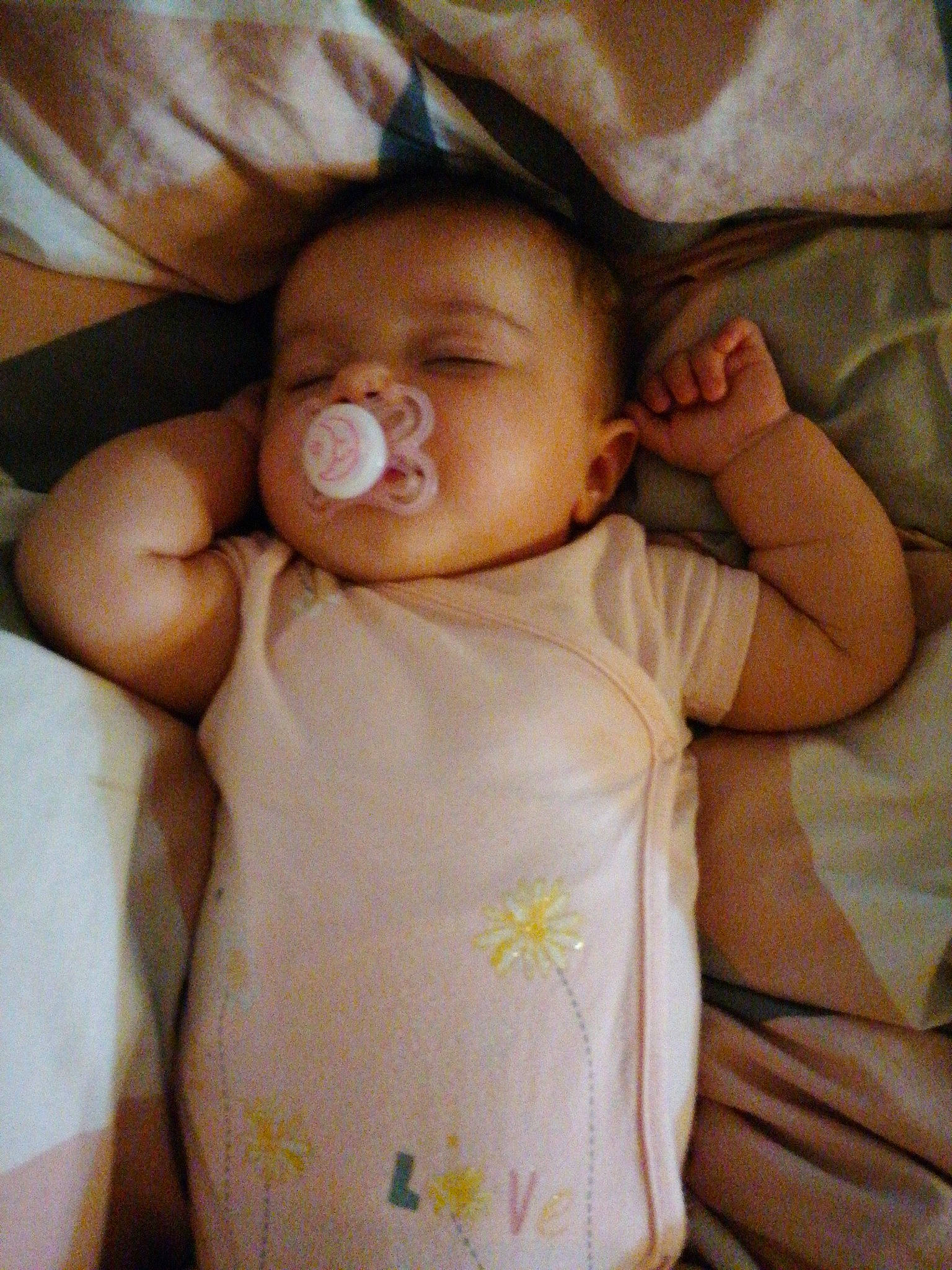 Elyse participe au concours pour gagner de l'argent avec cette photo : baby, baby_sleeping, bedtime, cheek, child, nap, person, skin, sleep, toddler