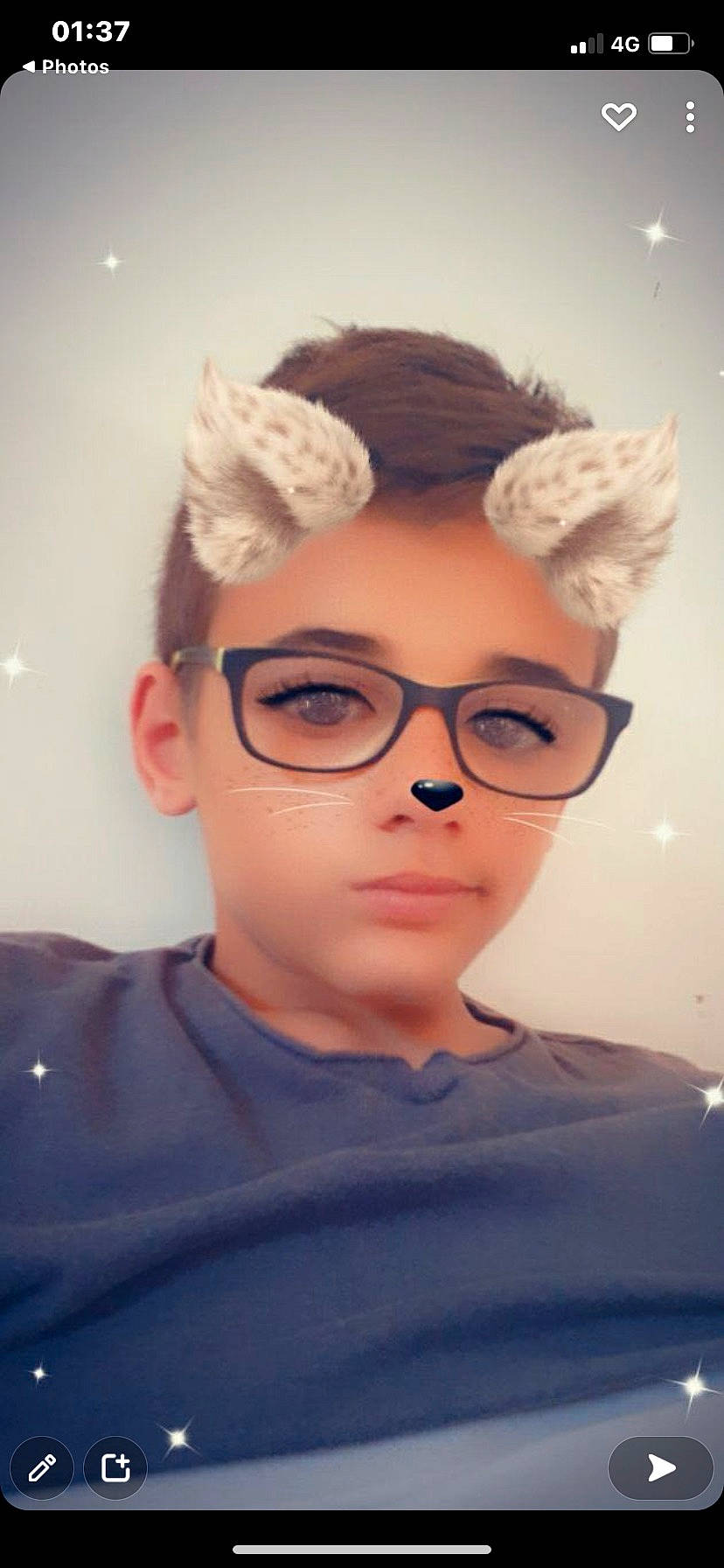 Erwan participe au concours pour gagner de l'argent avec cette photo : art, cap, chin, electric_blue, eye, eyebrow, eyelash, eyewear, fashion_design, forehead, glasses, goggles, headpiece, jaw, lip, long_hair, neck, person, sunglasses, vision_care