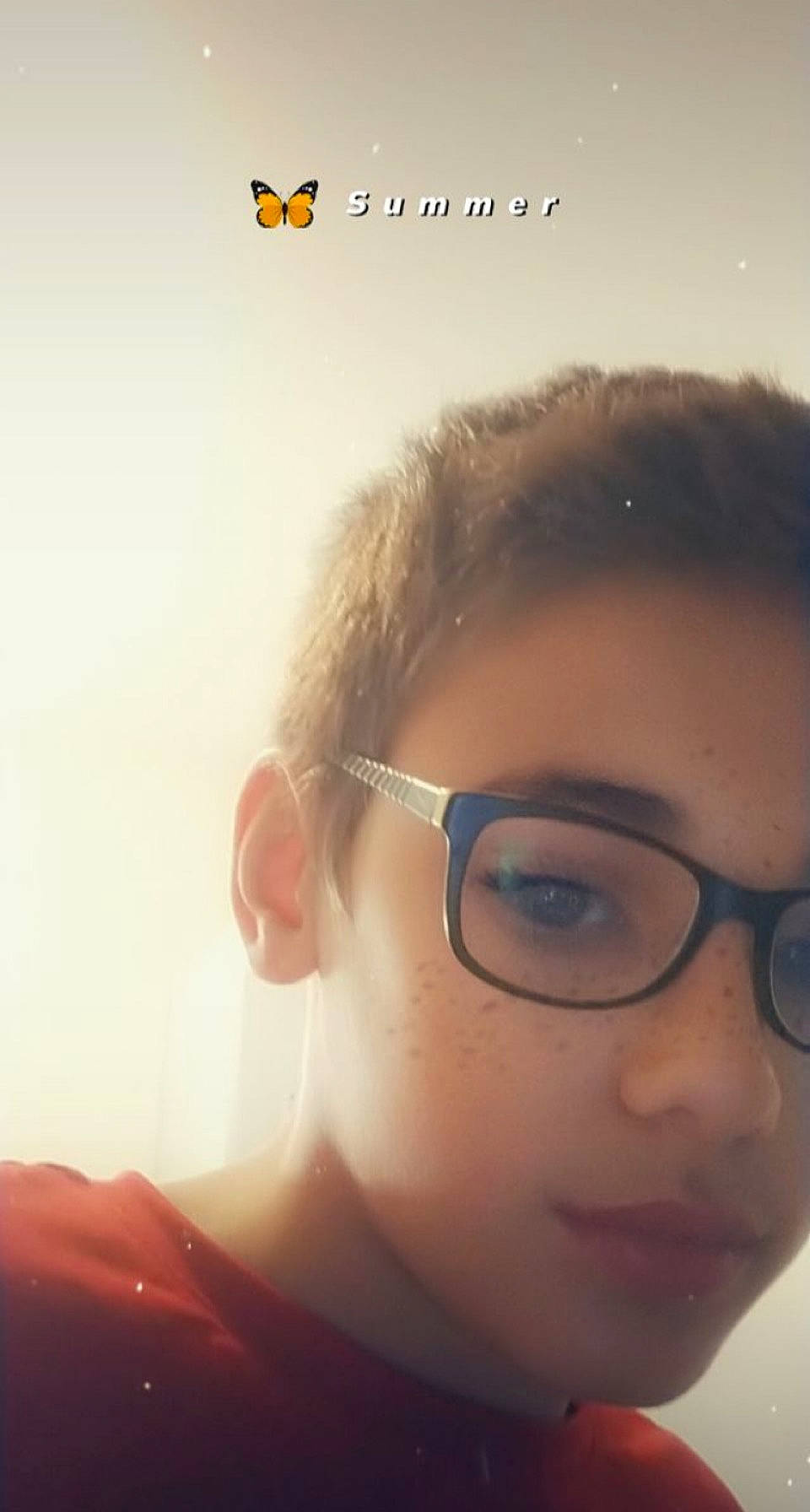 Erwan a rejoint le concours — aidez-le/la à gagner de superbes lots ! cheek, chin, cloud, ear, eye, eyebrow, eyelash, eyewear, forehead, glasses, happy, iris, jaw, lip, mouth, neck, nose, person, skin, sky