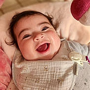 Sofya participe au concours pour gagner de l'argent avec cette photo : baby, babylaughing, bodypart, face, finger, hand, happy, head, laughing, mouth, newborn, person, photography, portrait, smile