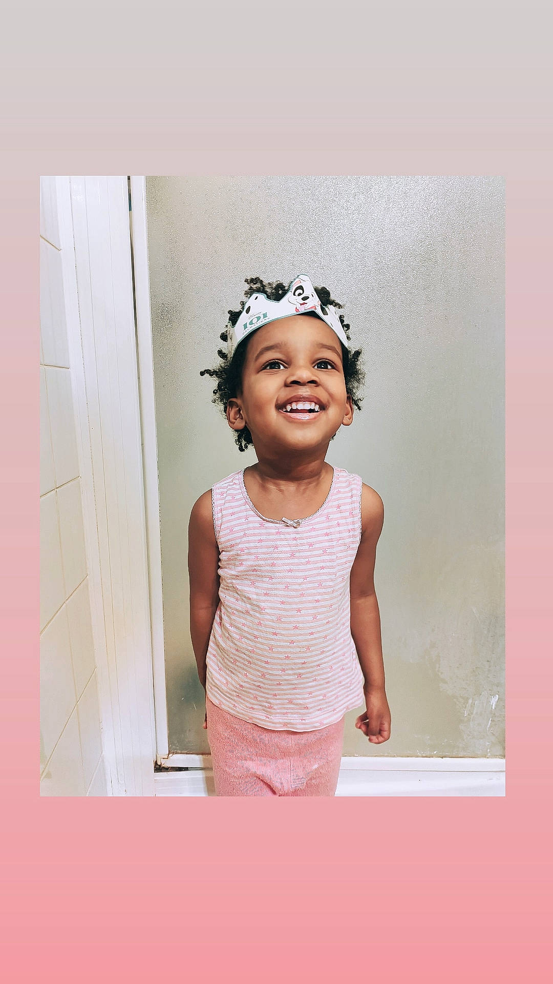 Paloma participe au concours pour gagner de l'argent avec cette photo : baby_toddler_clothing, clothing, day_dress, embellishment, eyelash, fashion_accessory, fashion_design, flash_photography, happy, headband, headpiece, joy, magenta, one_piece_garment, pattern, person, pink, rectangle, sleeve, smile