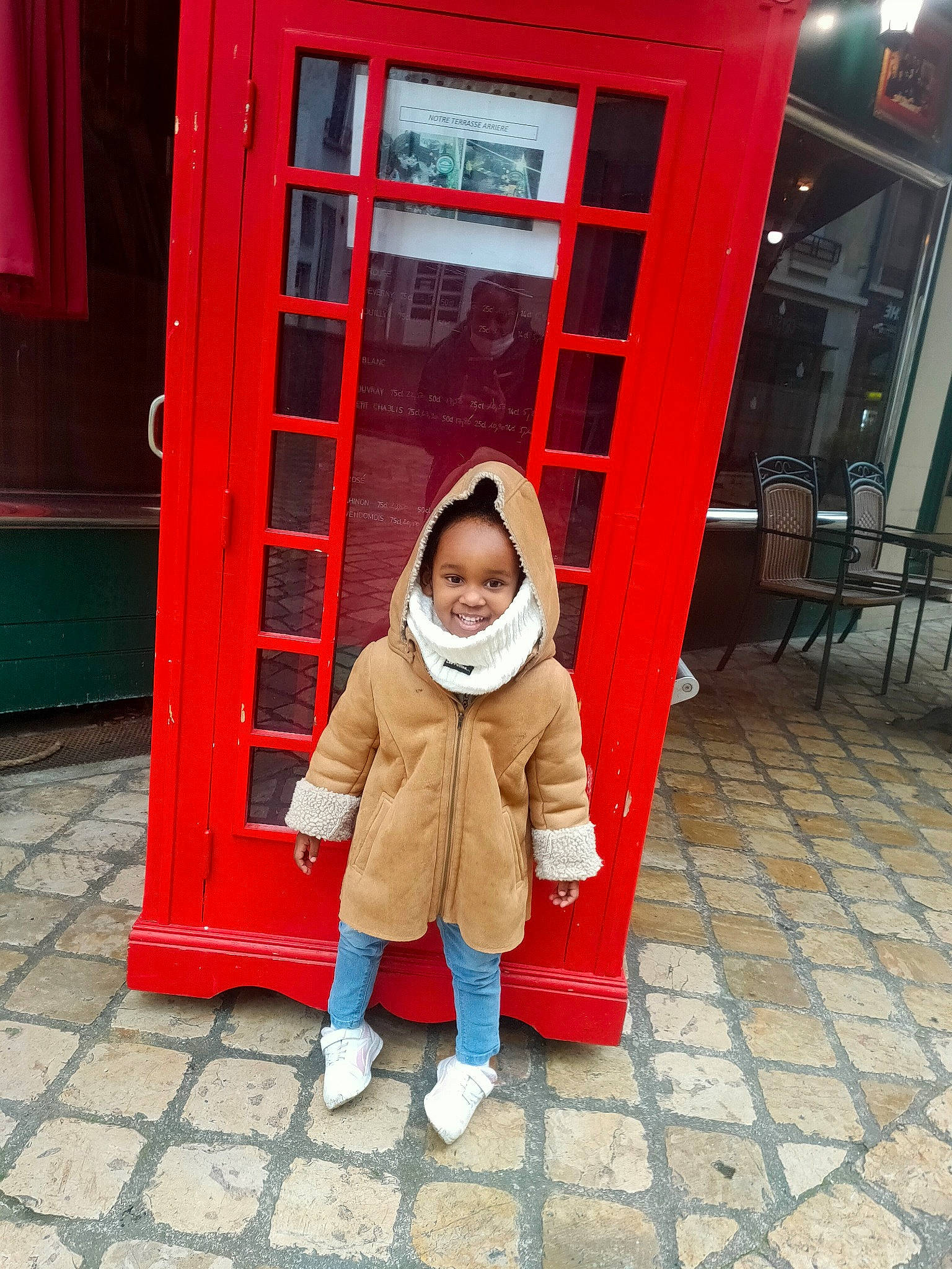 Paloma participe au concours pour gagner de l'argent avec cette photo : building, city, door, flooring, fun, fur, jacket, joy, leisure, magenta, person, red, road_surface, shoe, sidewalk, sleeve, street_fashion, telephone_booth, temple, toddler