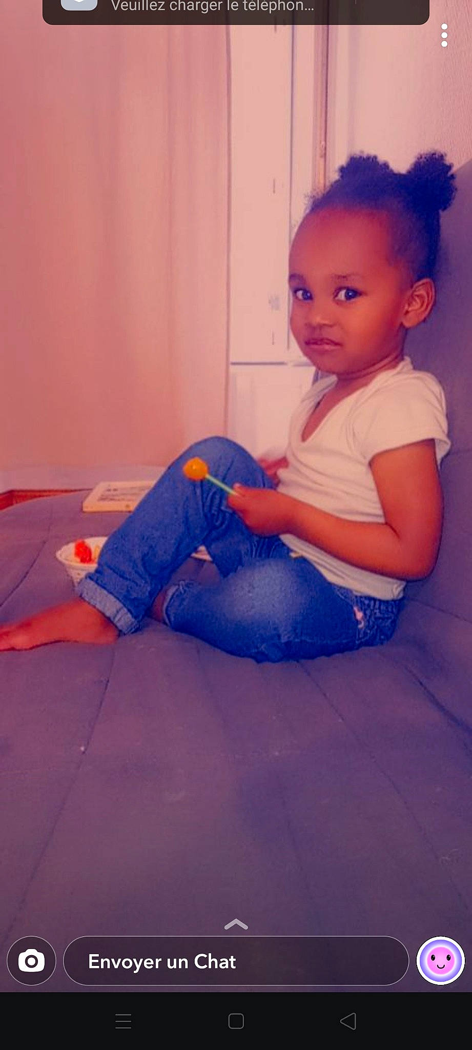 Paloma participe au concours pour gagner de l'argent avec cette photo : baby_toddler_clothing, barefoot, child, elbow, electric_blue, flash_photography, floor, flooring, foot, happy, human_leg, joint, knee, long_hair, person, sleeve, sock, sportswear, thigh, toddler