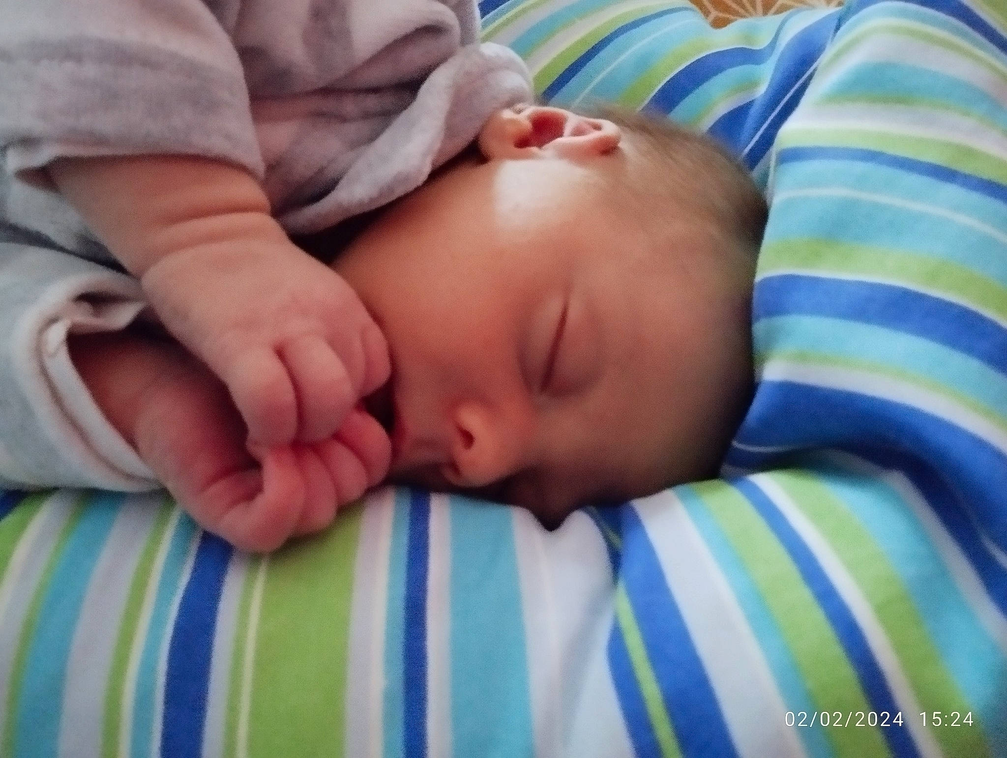 Elouan a rejoint le concours — aidez-le/la à gagner de superbes lots ! baby, baby_sleeping, baby_toddler_clothing, bedtime, cheek, child, comfort, eyelash, linens, nap, nose, pattern, person, portrait_photography, room, skin, sleep, sleeve, thumb, toddler