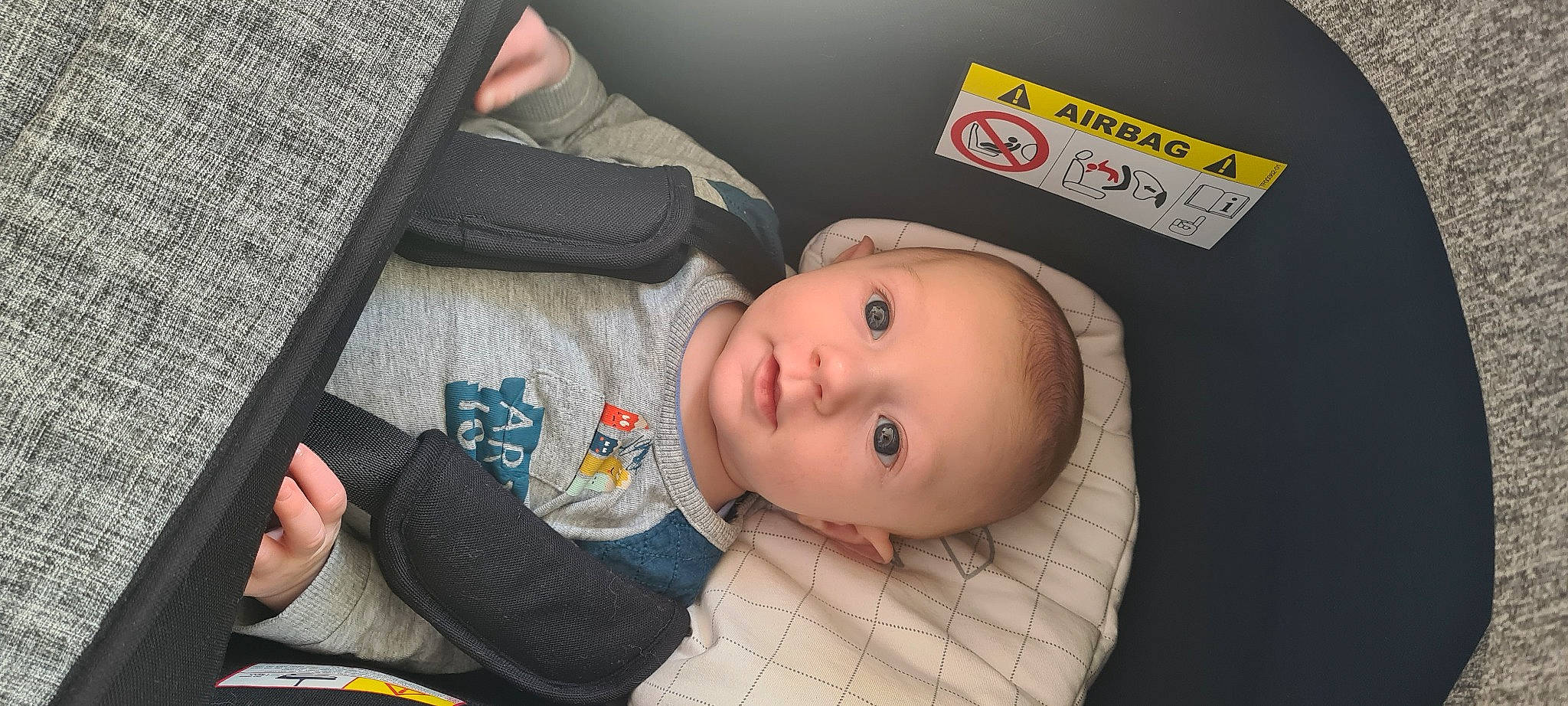 Maël a rejoint le concours — aidez-le/la à gagner de superbes lots ! baby, baby_products, baby_safety, baby_toddler_clothing, cheek, child, comfort, flooring, linens, person, room, sitting, textile, toddler, wood