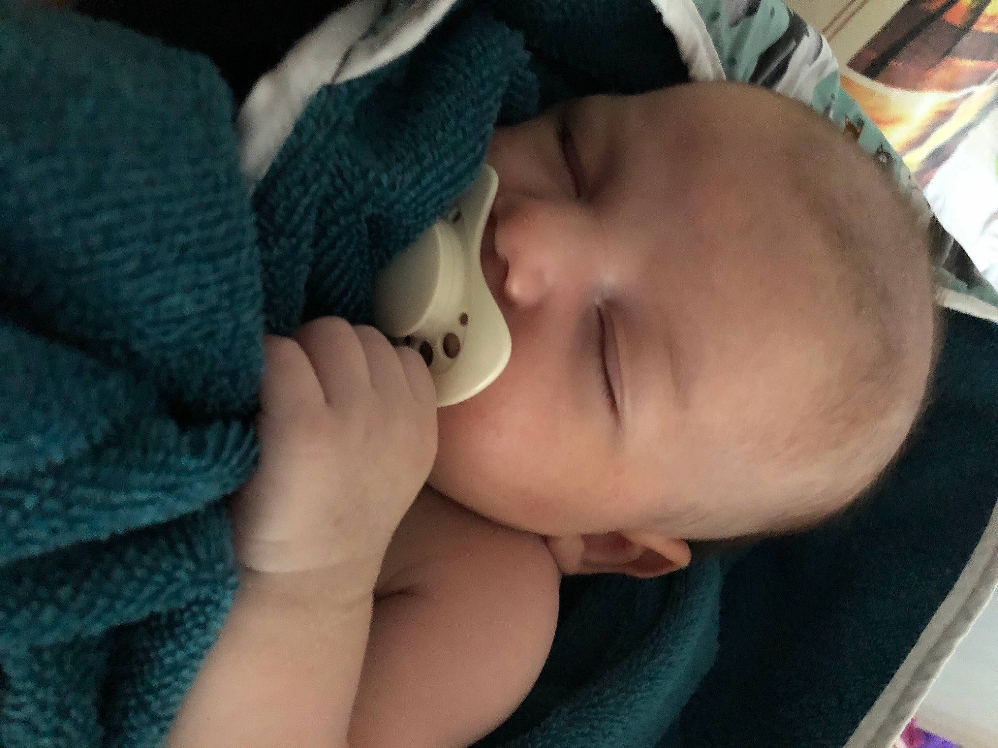 Gabin a rejoint le concours — aidez-le/la à gagner de superbes lots ! baby, baby_toddler_clothing, cheek, comfort, ear, eyebrow, eyelash, finger, gesture, hand, happy, iris, lip, mammal, mouth, nose, person, product, skin, toddler