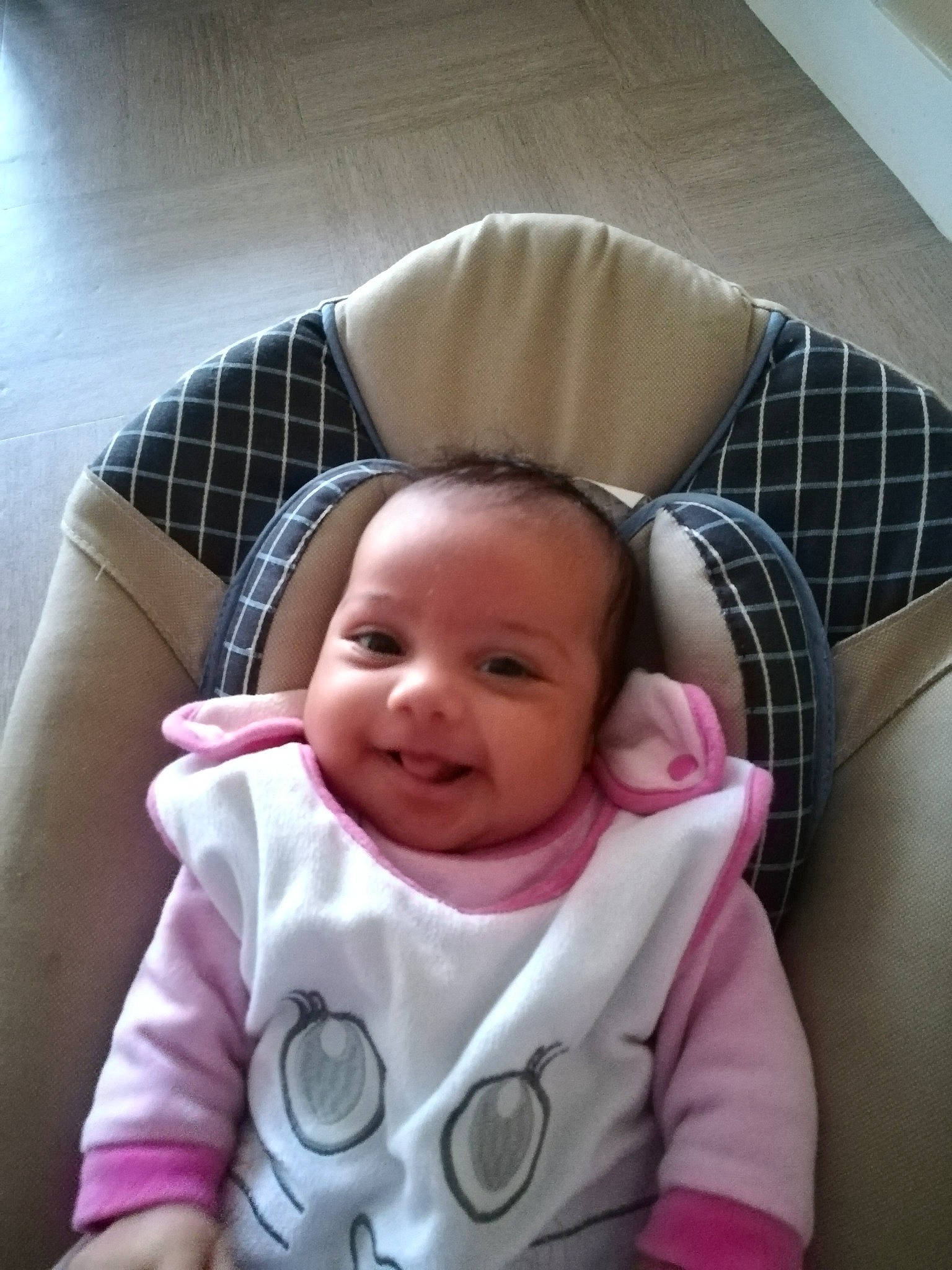 Justine participe au concours pour gagner de l'argent avec cette photo : baby_products, car_seat, cheek, child, day, ear, eye, forehead, girl, head, infant, iris, joy, nose, organ, person, product, skin, smile, toddler