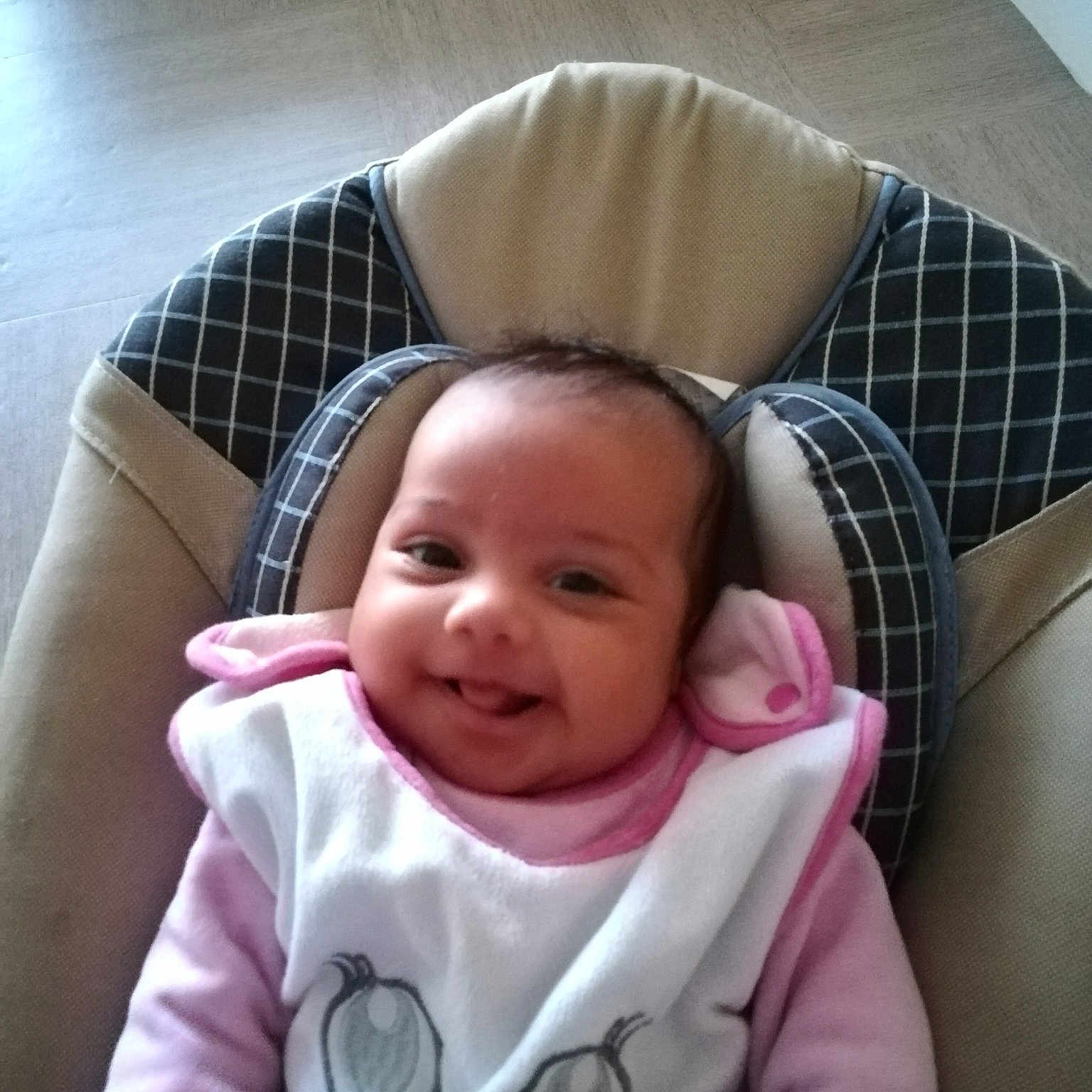 Justine participe au concours pour gagner de l'argent avec cette photo : baby_products, car_seat, cheek, child, day, ear, eye, forehead, girl, head, infant, iris, joy, nose, organ, person, product, skin, smile, toddler