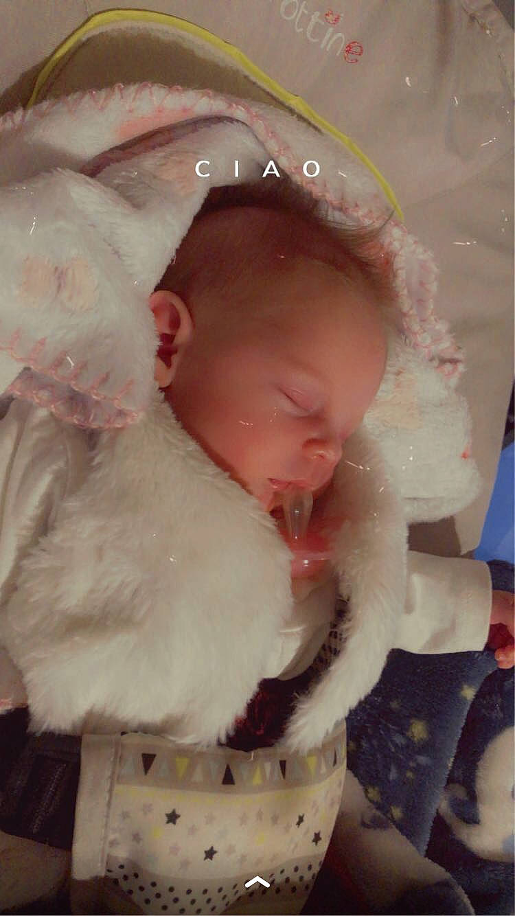 Alice participe au concours pour gagner de l'argent avec cette photo : baby, baby_products, baby_toddler_clothing, cheek, child, chin, ear, eye, fashion_accessory, fur, fur_clothing, headgear, human_body, iris, lip, nose, person, pink, skin, toddler