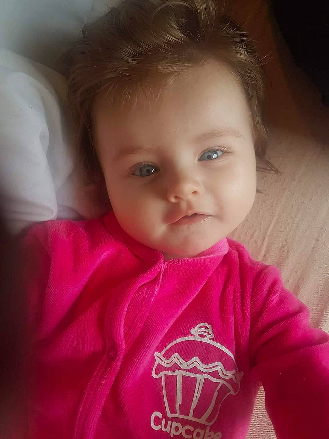 Brianna a rejoint le concours — aidez-le/la à gagner de superbes lots ! arm, baby_toddler_clothing, cheek, chin, eye, eyebrow, eyelash, face, forehead, happy, head, iris, jaw, lip, mouth, neck, nose, person, skin, sleeve