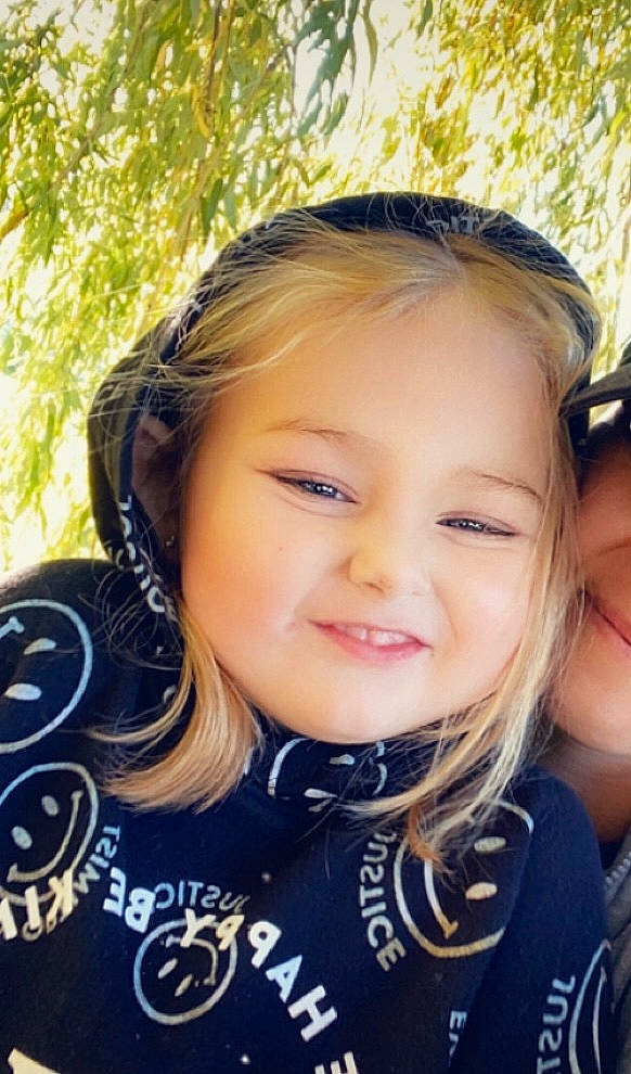 Sienna joined the competition — help win amazing prizes! beauty, blond, brown_hair, cheek, cool, electric_blue, eyelash, fun, grass, happy, iris, joy, lip, long_hair, person, recreation, selfie, skin, smile, t_shirt