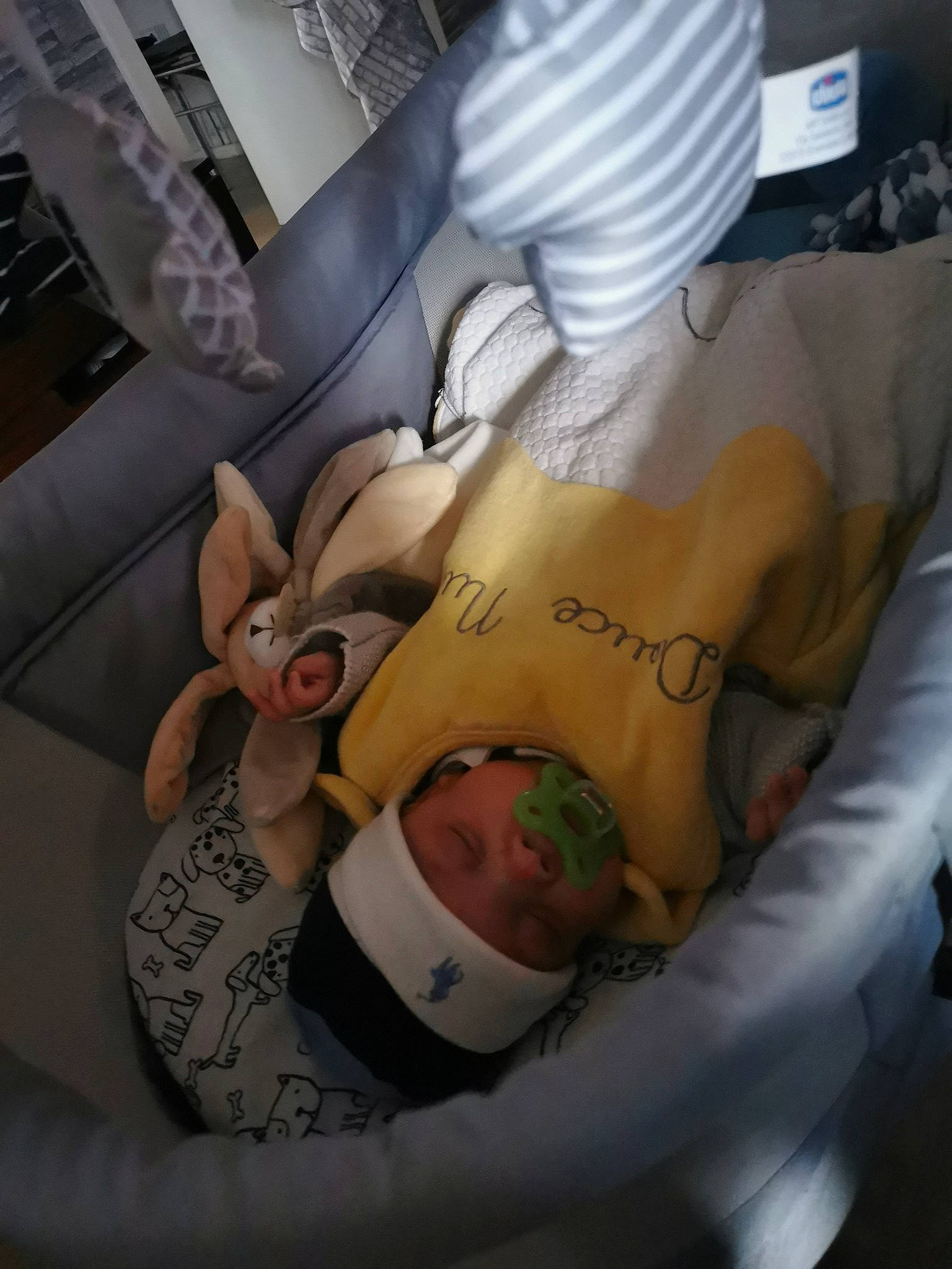 Sohan a rejoint le concours — aidez-le/la à gagner de superbes lots ! art, child, comfort, comfort_food, culinary_art, headwear, linens, paper, person, room