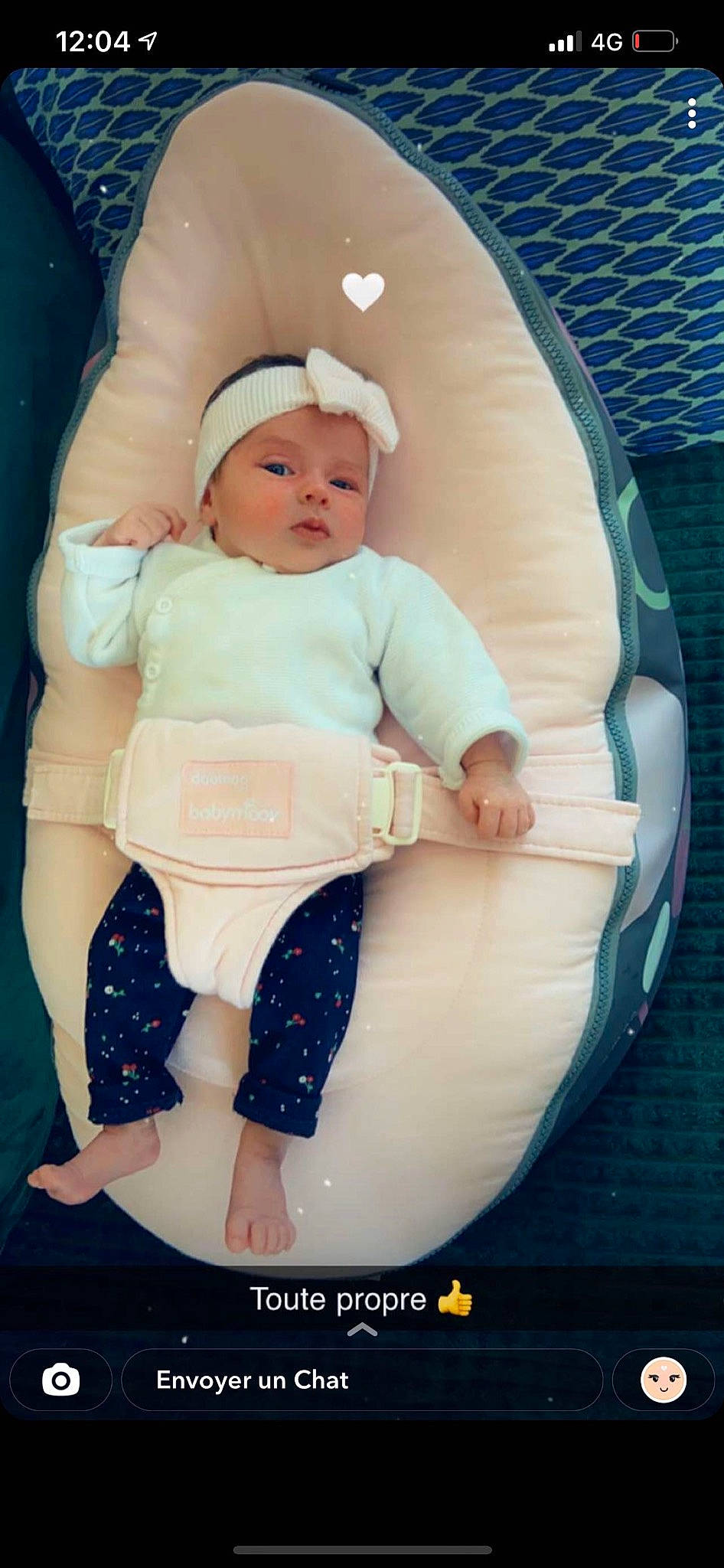 Maï-linh participe au concours pour gagner de l'argent avec cette photo : baby, baby_products, baby_safety, baby_sleeping, baby_toddler_clothing, cheek, child, circle, comfort, hat, headwear, infant_bed, linens, mouth, person, service, sitting, skin, sleeve, textile