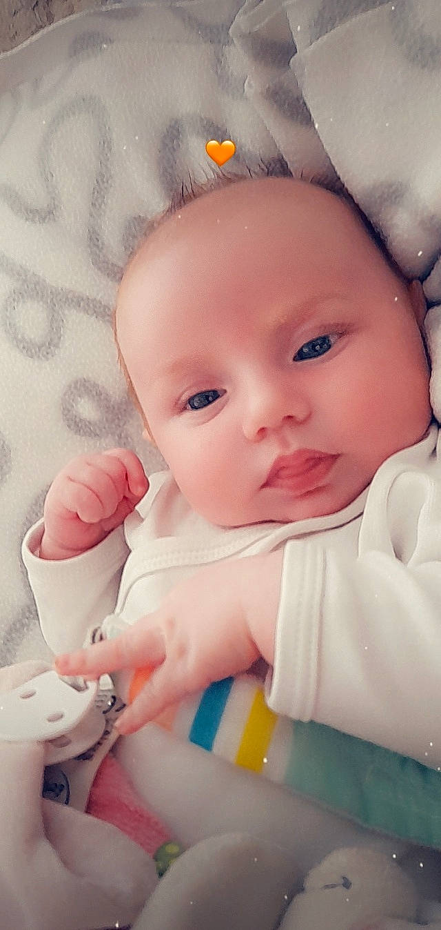 Mya a rejoint le concours — aidez-le/la à gagner de superbes lots ! baby, baby_safety, baby_sleeping, baby_toddler_clothing, cheek, chin, dress, eye, eyebrow, eyelash, finger, hand, iris, lip, mouth, nose, person, pink, product, skin