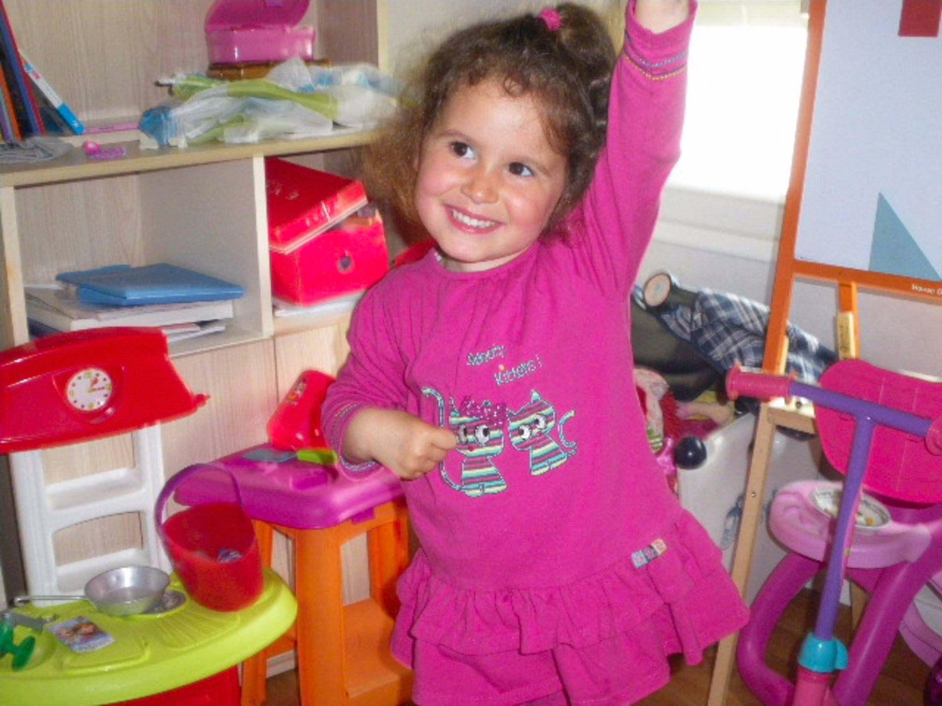 Cyrielle a rejoint le concours — aidez-le/la à gagner de superbes lots ! child, joy, kindergarten, play, room, toddler, toy