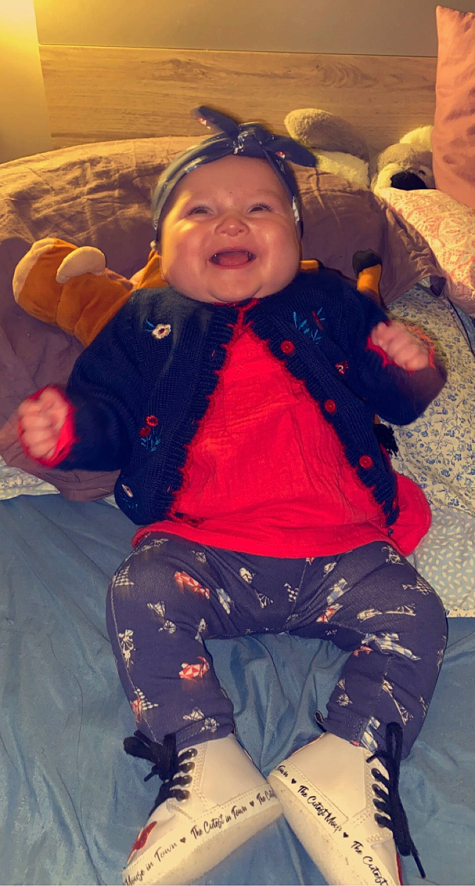 Lyza-rose a rejoint le concours — aidez-le/la à gagner de superbes lots ! baby_toddler_clothing, cheek, comfort, cool, face, fun, hairstyle, happy, headwear, human, human_body, iris, lap, leg, mouth, organ, person, purple, skin, smile