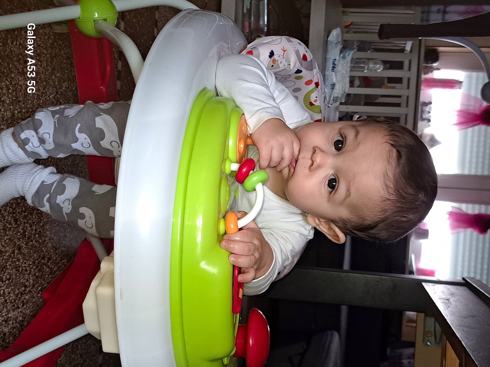 Adriano a rejoint le concours — aidez-le/la à gagner de superbes lots ! baby, baby_products, baby_safety, baby_toddler_clothing, baby_toys, child, fun, happy, mouth, party, person, plastic, play, room, toddler