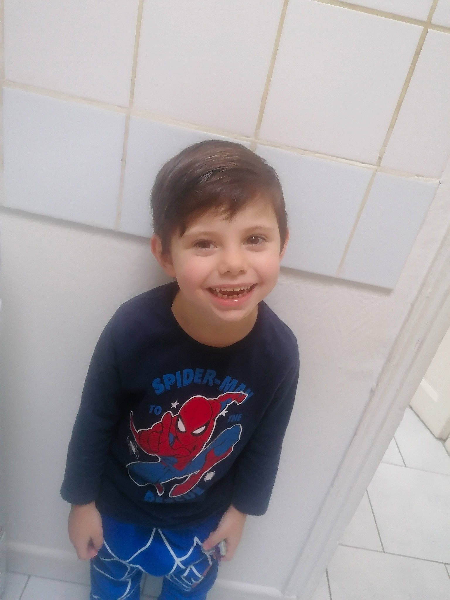 Kyle participe au concours pour gagner de l'argent avec cette photo : baby_toddler_clothing, child, cool, face, floor, flooring, hairstyle, happy, head, joint, joy, leg, mouth, neck, nose, person, shoulder, skin, sleeve, smile