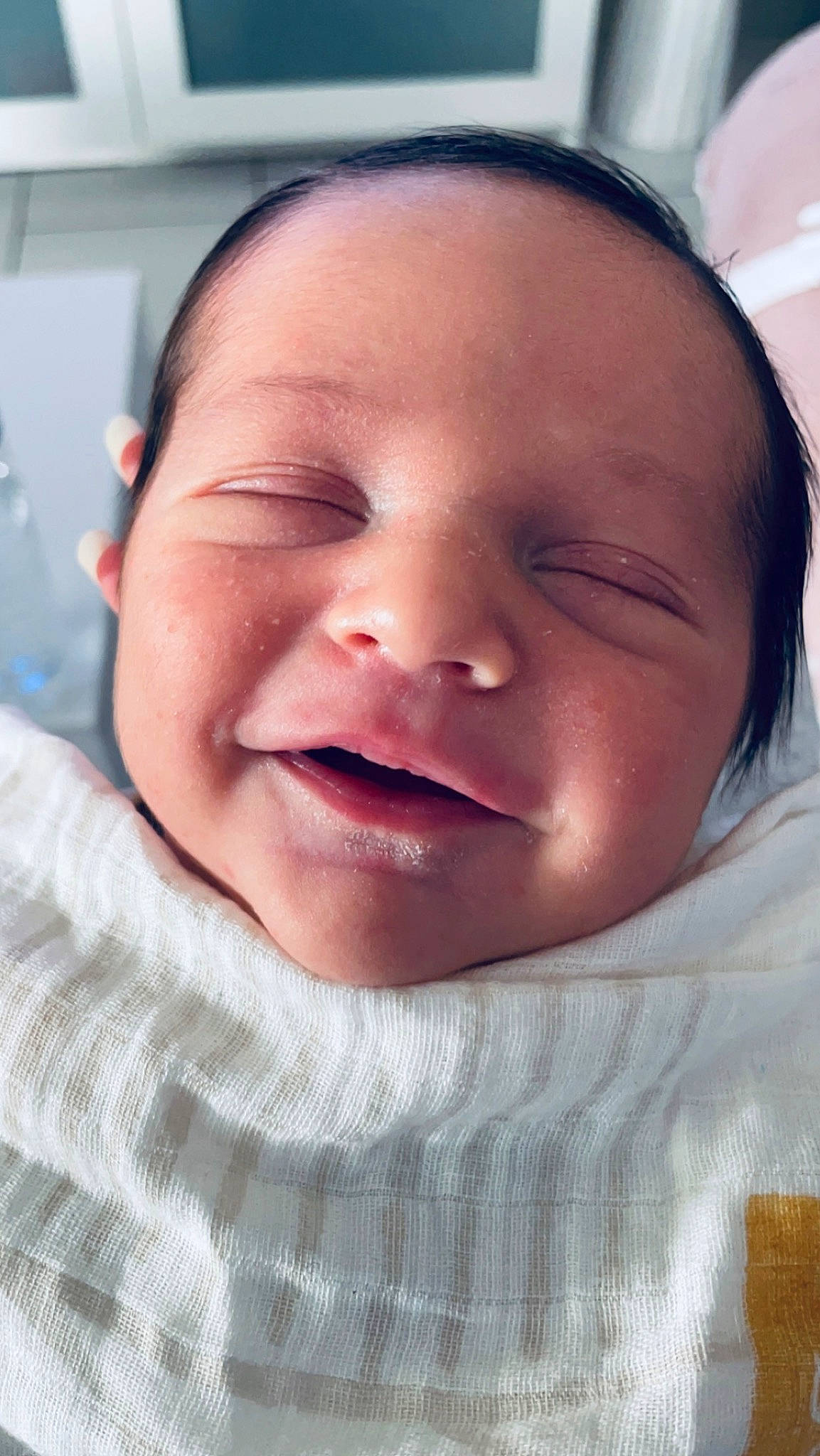 Mattia a rejoint le concours — aidez-le/la à gagner de superbes lots ! baby, baby_toddler_clothing, cheek, child, chin, close_up, comfort, eyelash, facial_expression, flesh, fun, happy, laugh, linens, lip, mouth, nose, person, skin, smile